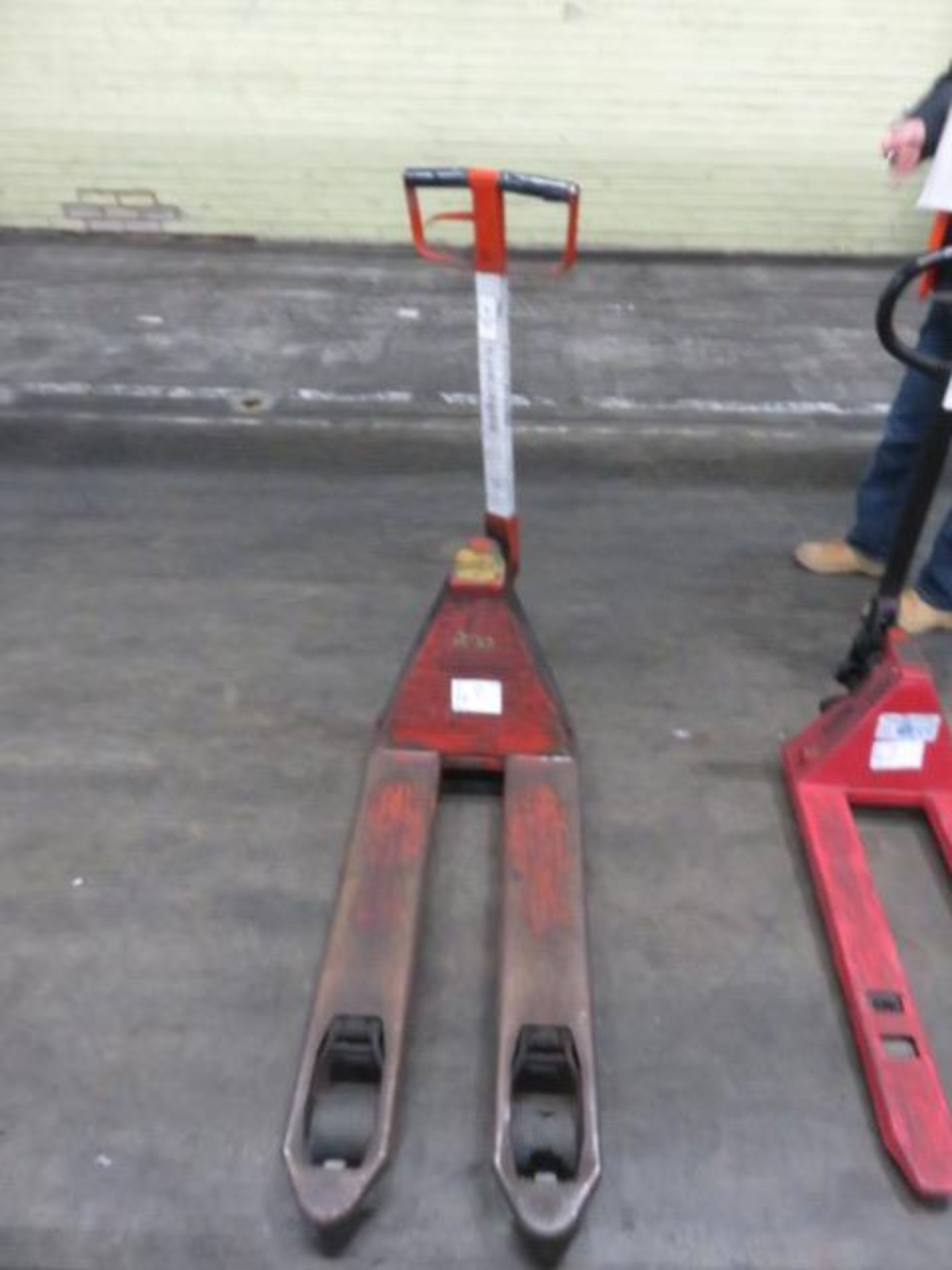 1 BT L2000 Hydraulic Pallet Truck with 2000kg Capacity