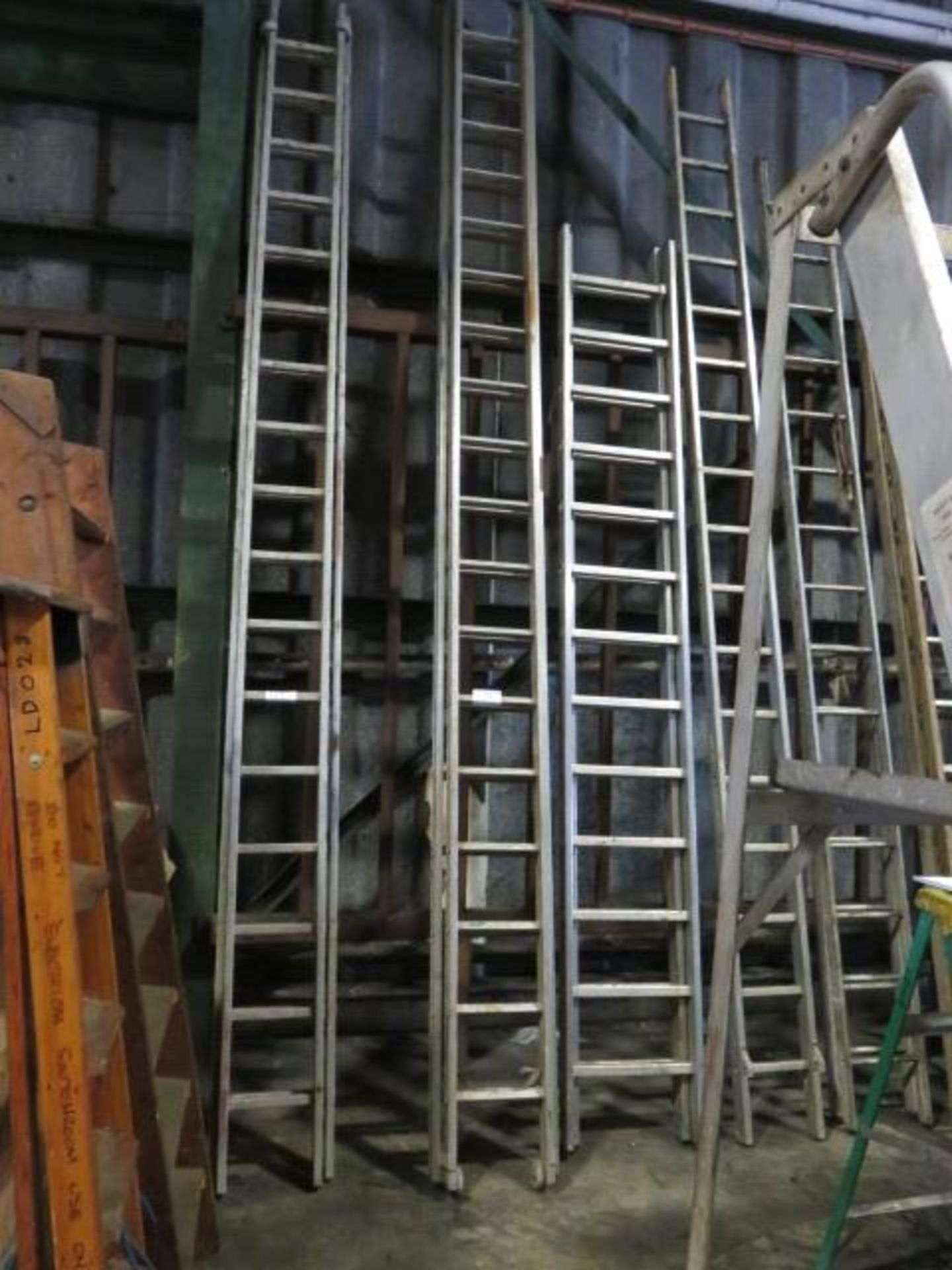 1 Aluminium Thirty Six Rung Extending Step Ladder