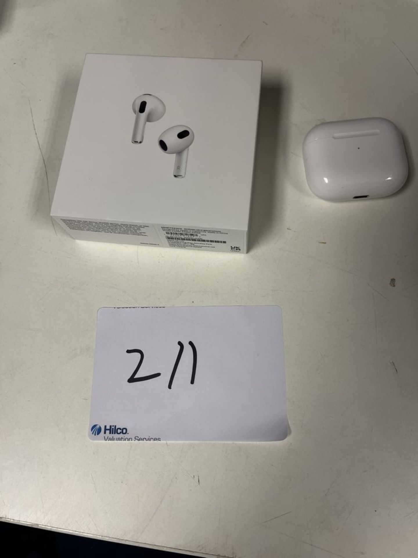 Apple AirPod with MagSafe Charging Case With box. Serial No.WXW9CJCG9L