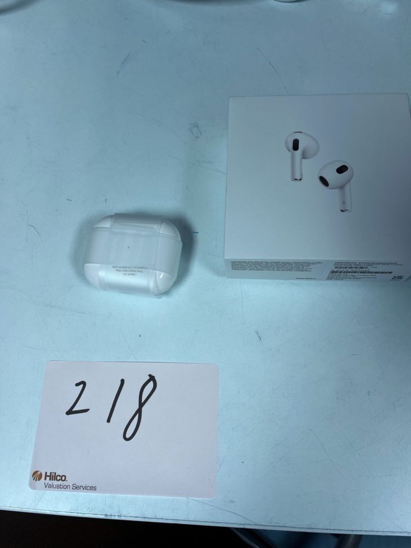 Apple AirPod with MagSafe Charging Case With box. Serial No.CW6FXFWX9D