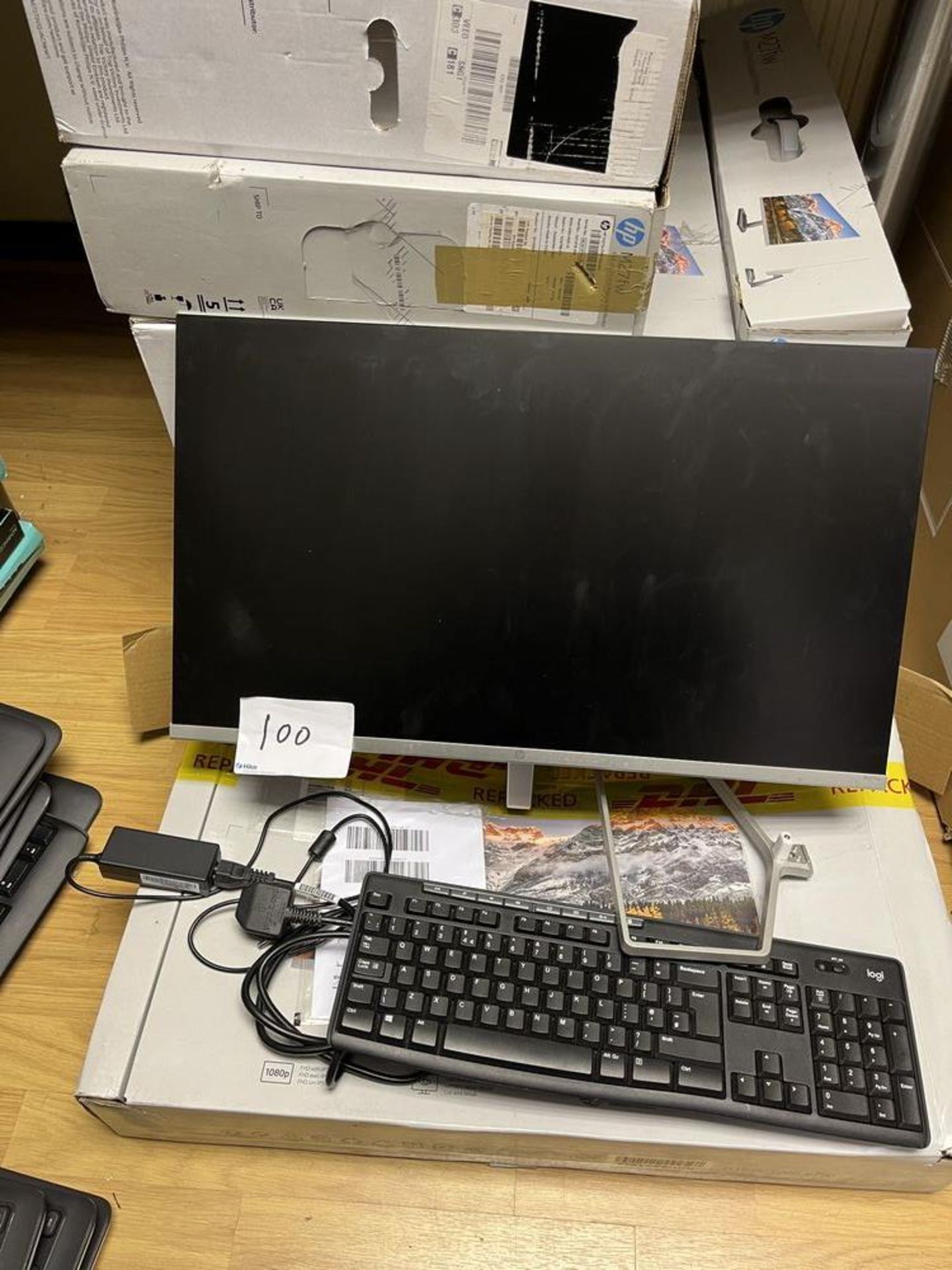 HPM27FW FHD Monitor 68.6cm 27-inch diagonal With stand, keyboard and plugs, comes in box Serial Nu