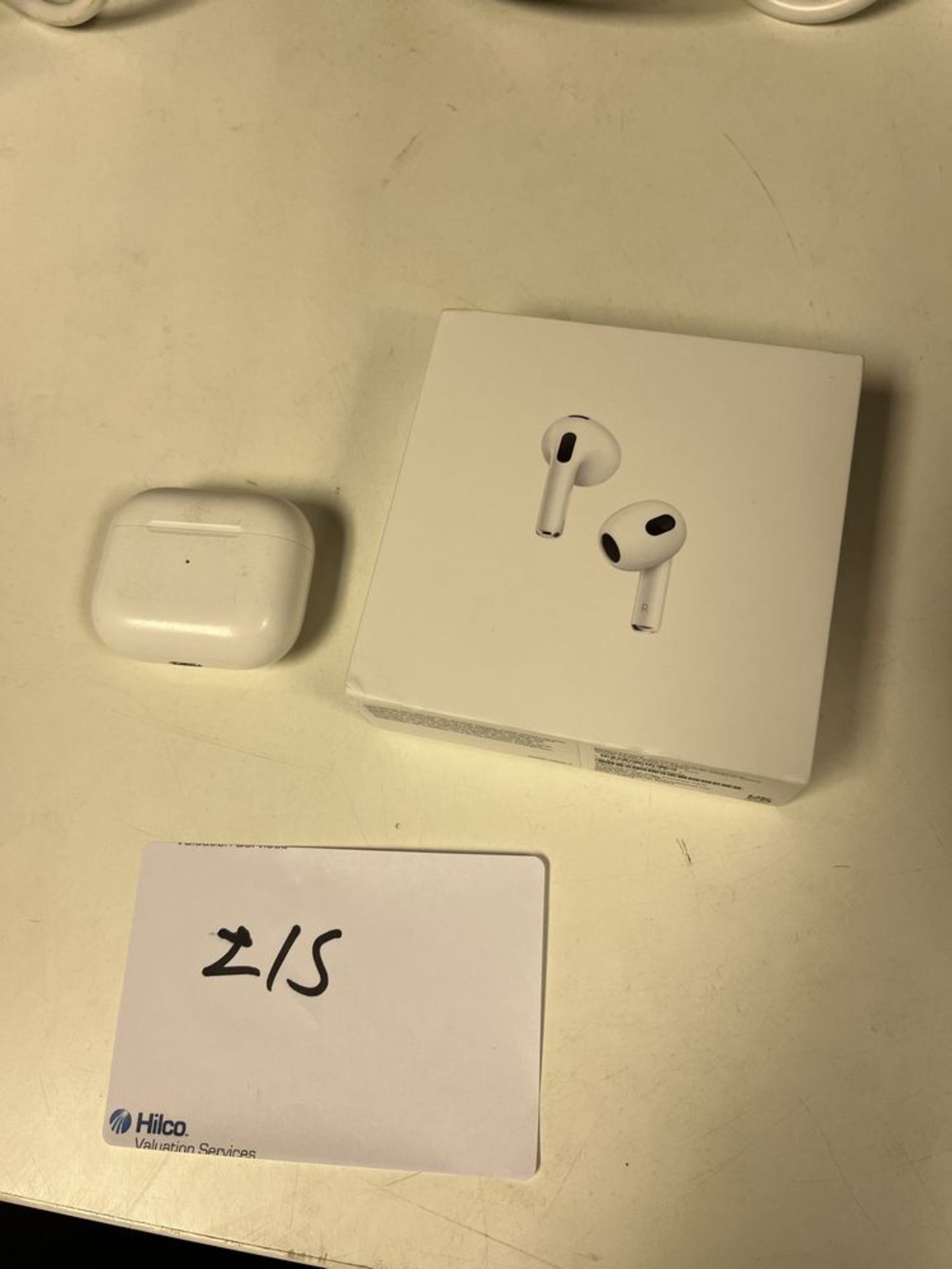 Apple AirPod with MagSafe Charging Case With box. Serial No.C4QP27W56X