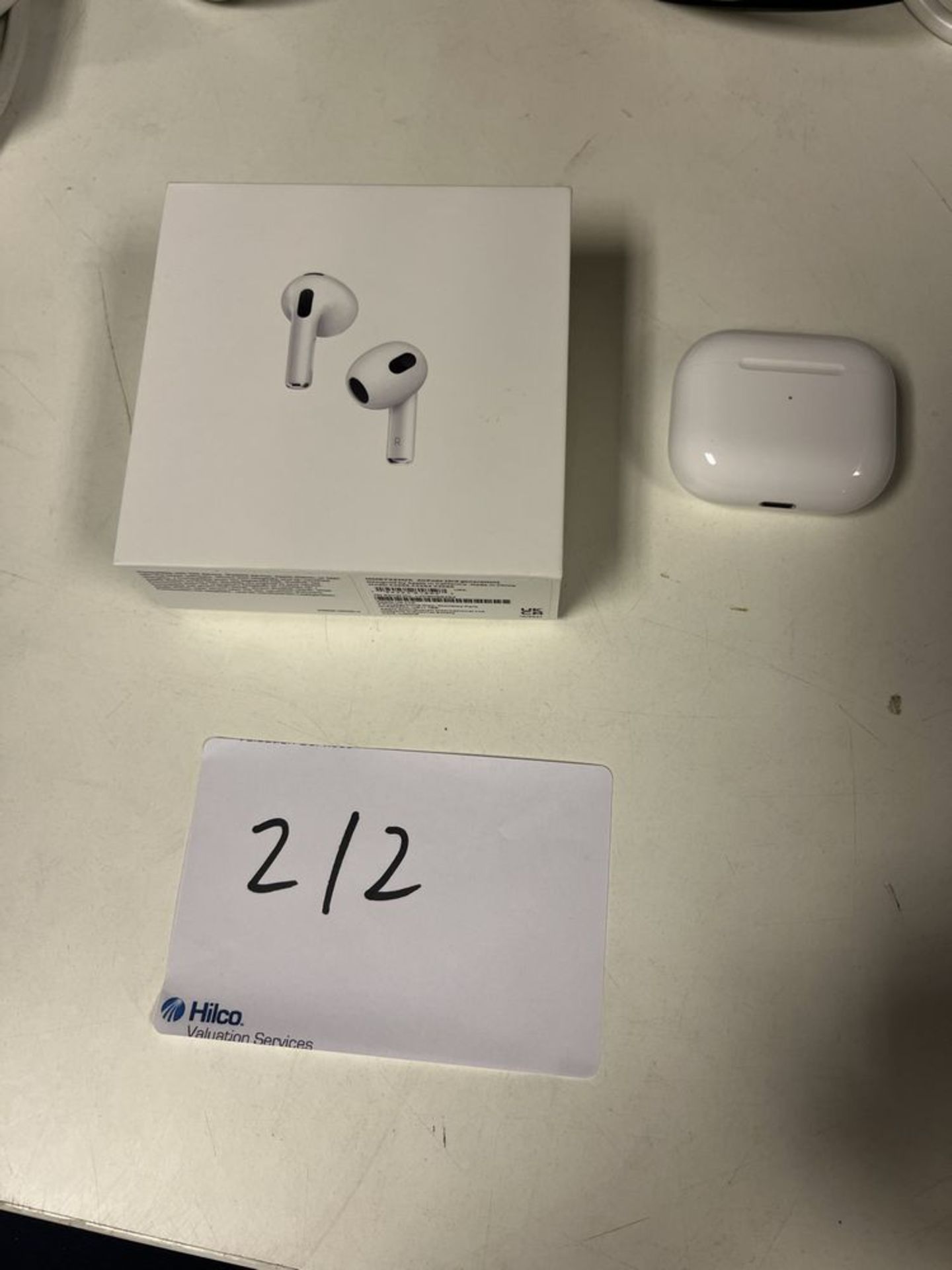 Apple AirPod with MagSafe Charging Case With box. Serial No.LYC9HQ9264
