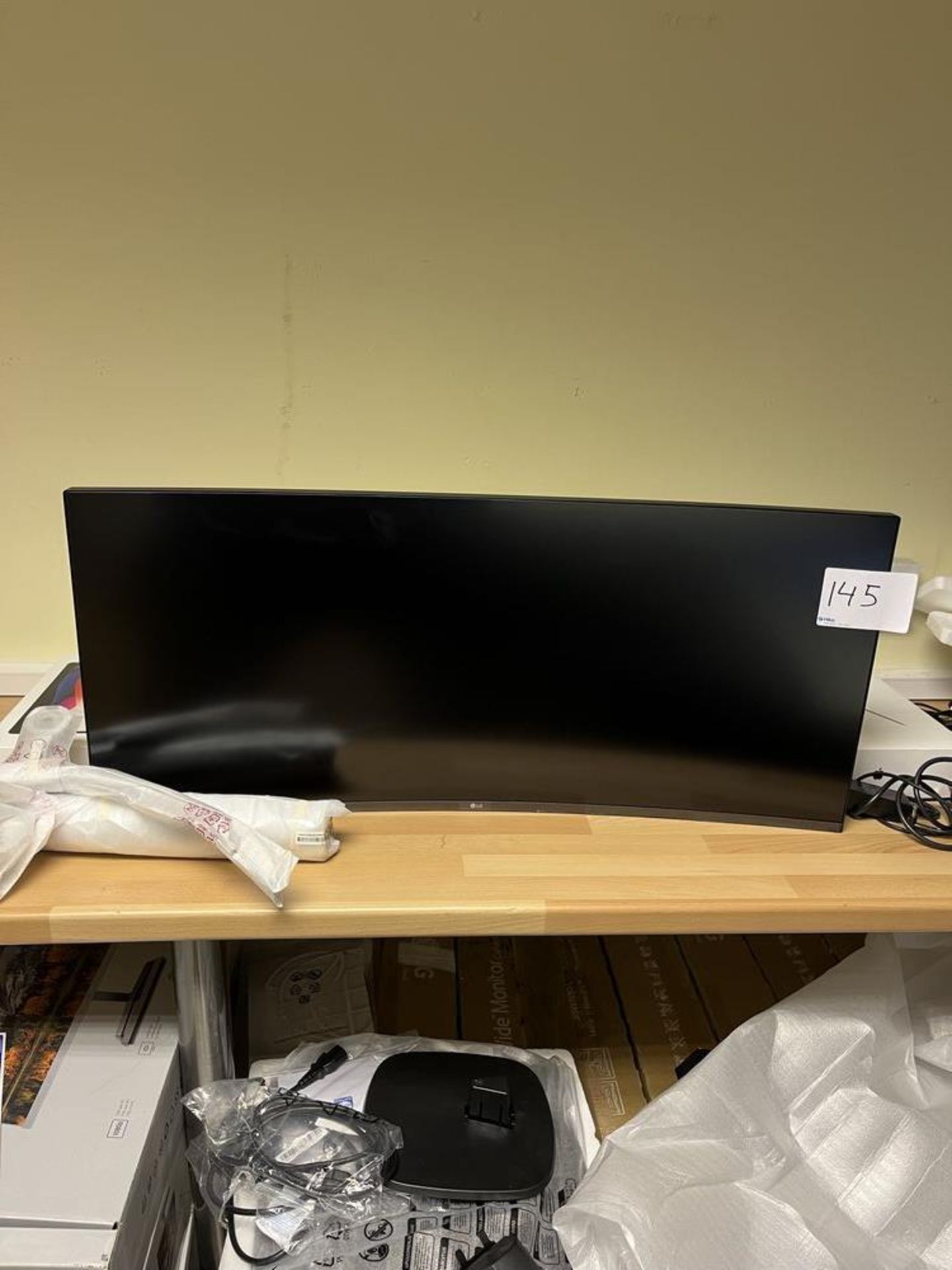LG 38WN95C-W Curved Monitor With stand, no plugs, comes in box Serial Number 204NTBBK77701