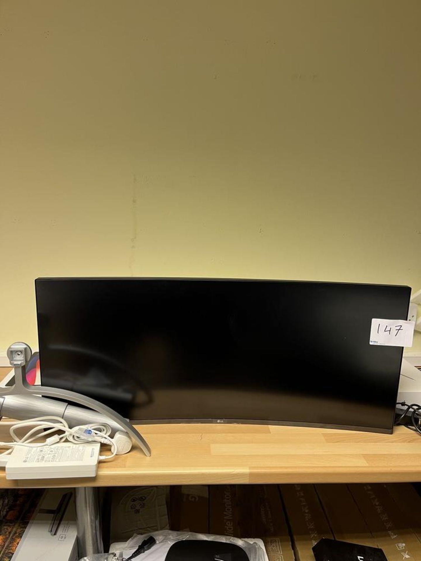 LG 38WN95C-W Curved Monitor With stand, plugs and comes in box Serial Number 201NTTQLF569