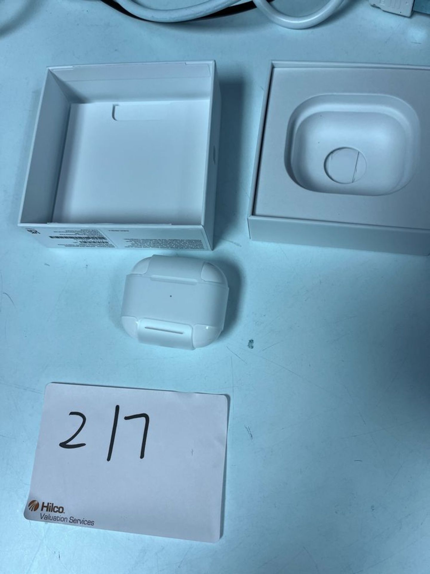 Apple AirPod with MagSafe Charging Case With box . Serial No.JGR46VJLQM