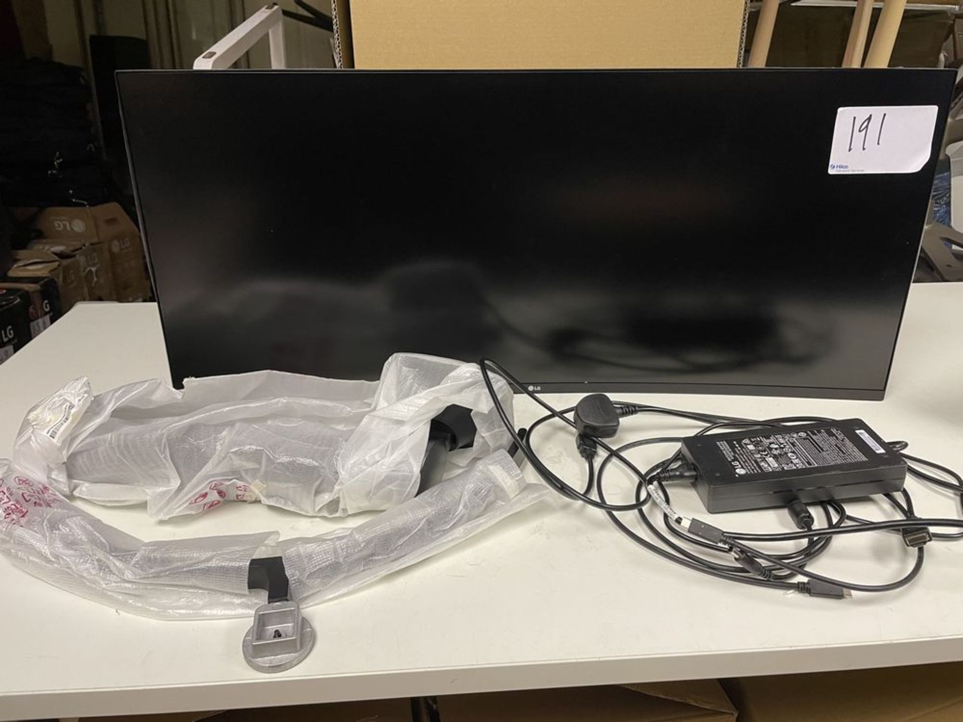 LG E37335 WN E372 75C-B moinitor curved screen With stand and plugs, comes in box.Serial No. 201NTY