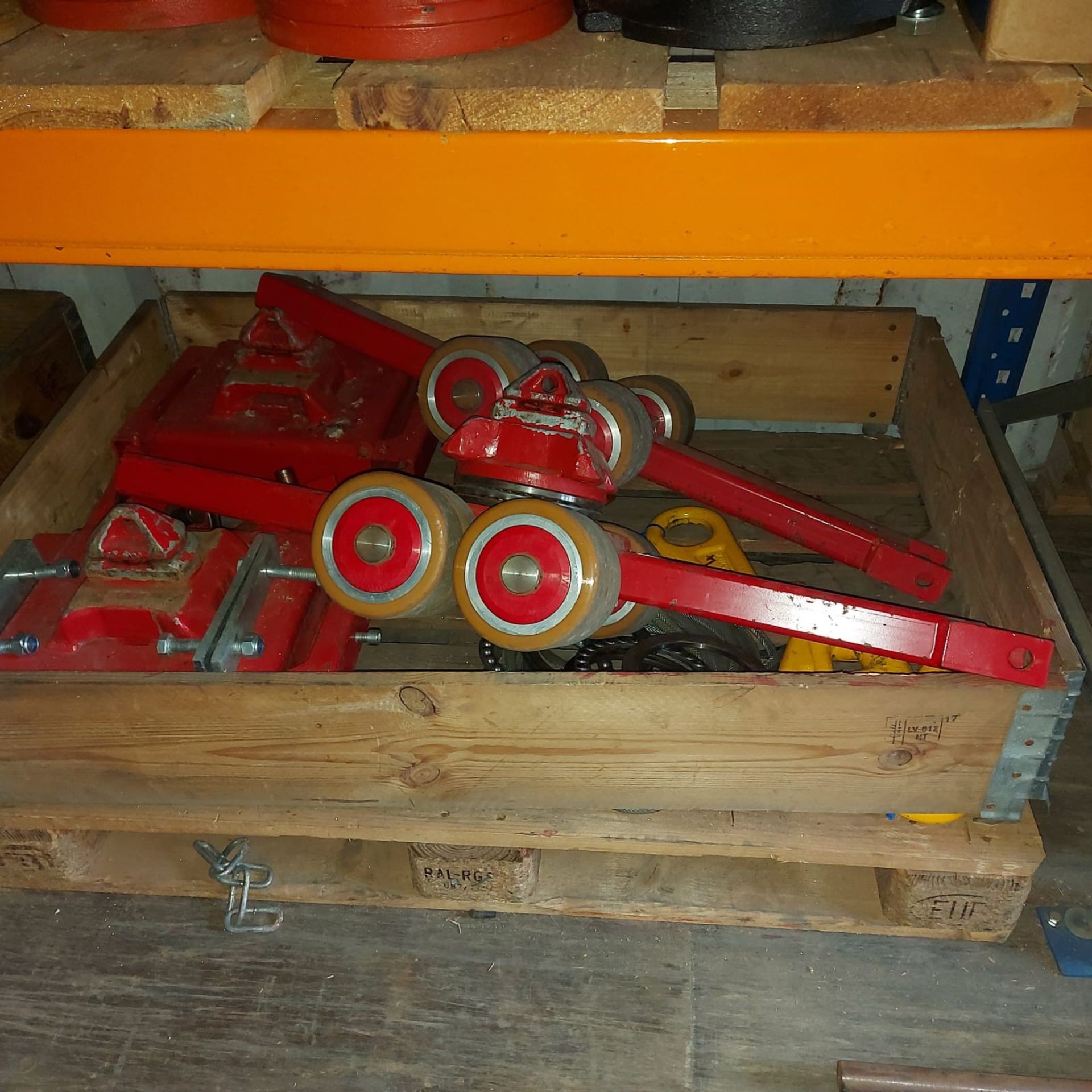 Contents of Container, Including Set of 7.5T Container Skates, 6 x 3T Machine Skates, Shackles and V - Image 2 of 3