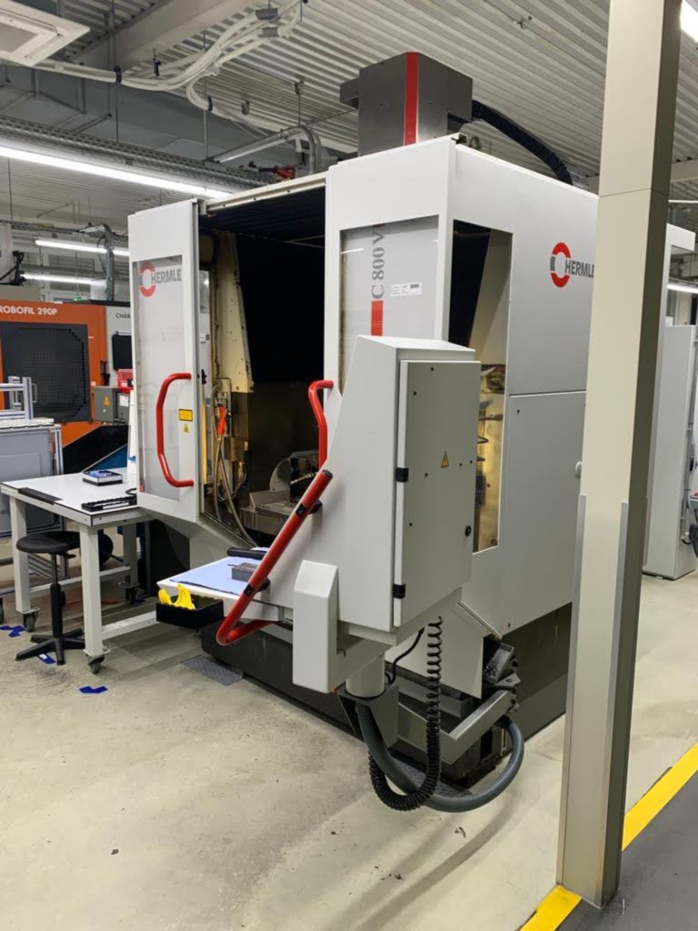 Hermle, C800V, Vertical Machining Centre, Heidenhain TNC 430 Controls, Knolll 340 K - 1 Swarf Conve