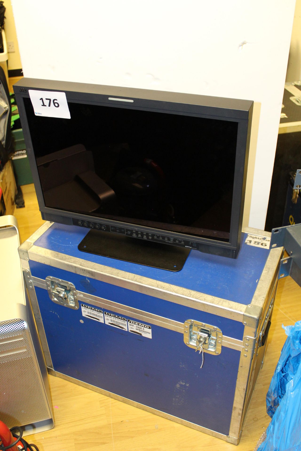 JVC DTV24L 3D Multi-Format LCD Monitor with Flight Case