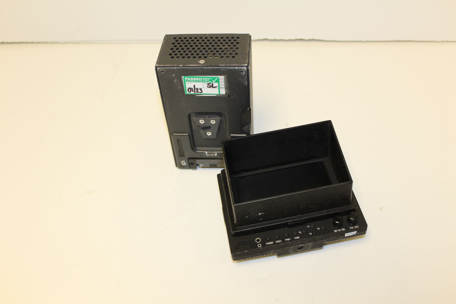 Sony PMW F3 Cive Alta Broadcast Camera Body with V-Loc Battery Adaptor, Hawkwood 15mm Clamp, Lillipu - Image 3 of 5