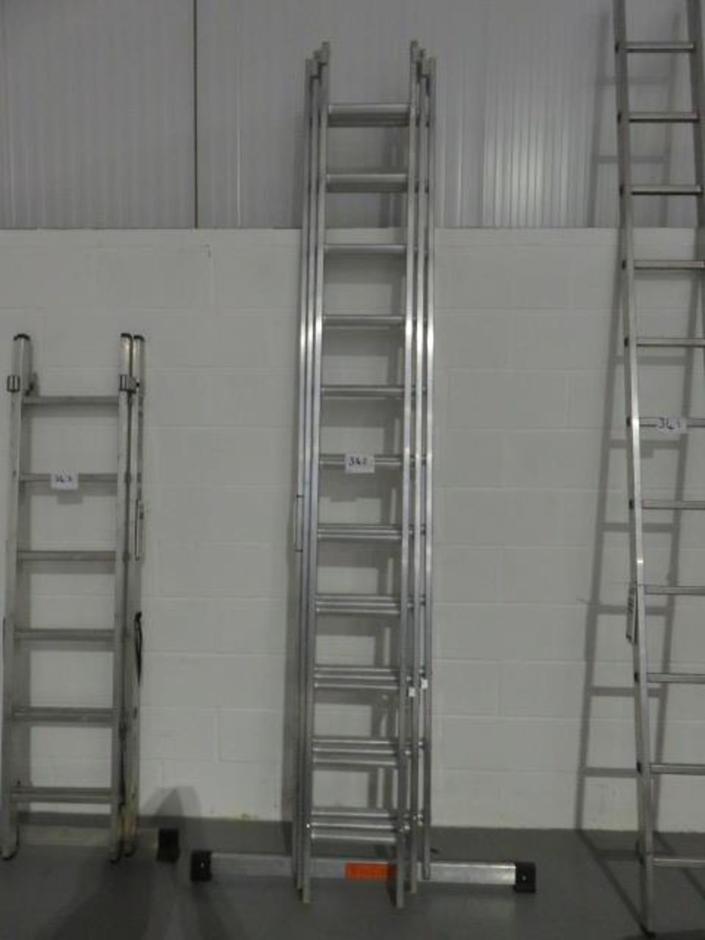 1, Aluminium 12 Tread Extending Ladder