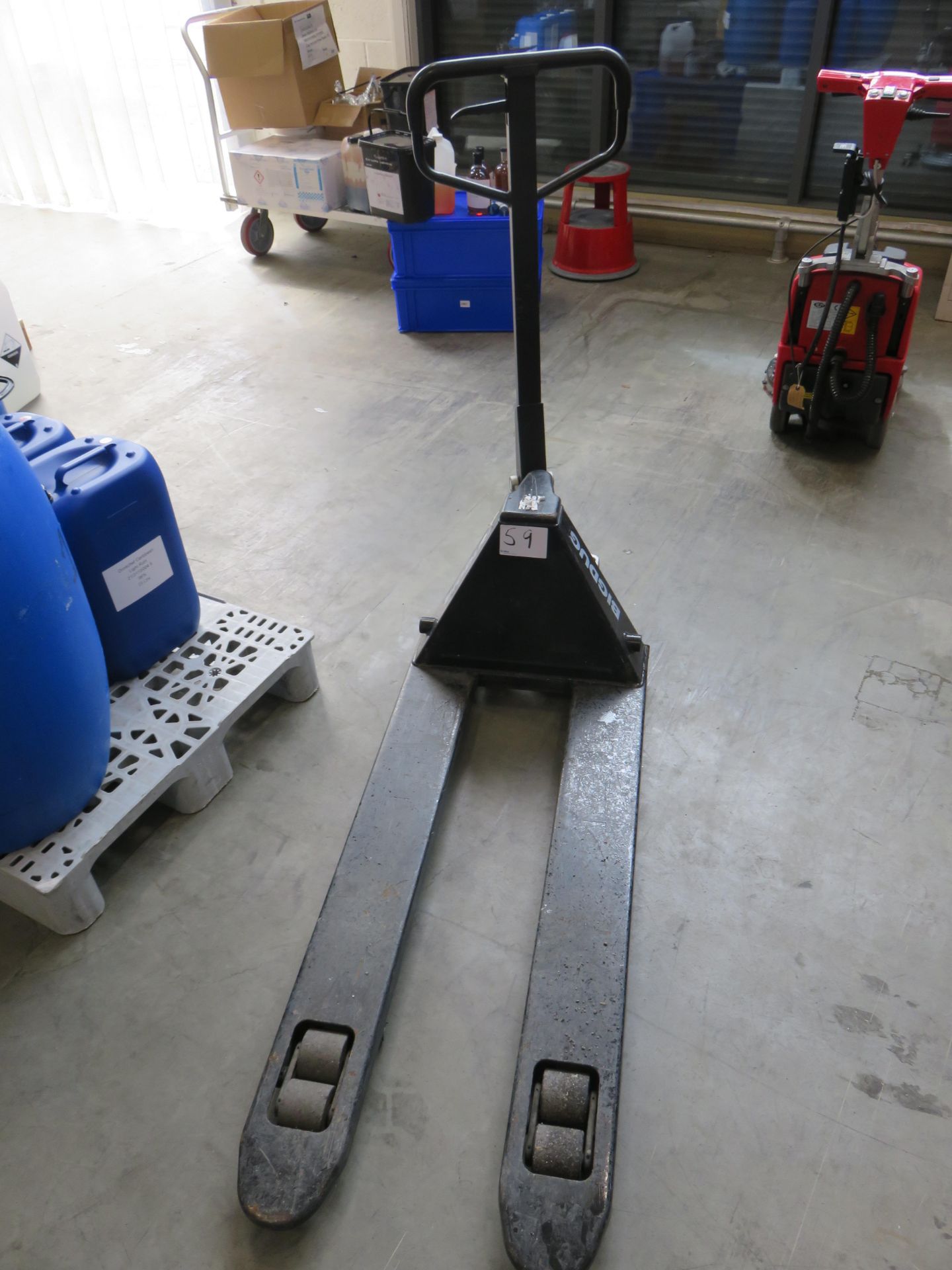 1, Big Dug Hydraulic Pallet Truck with 2000 kg Capacity