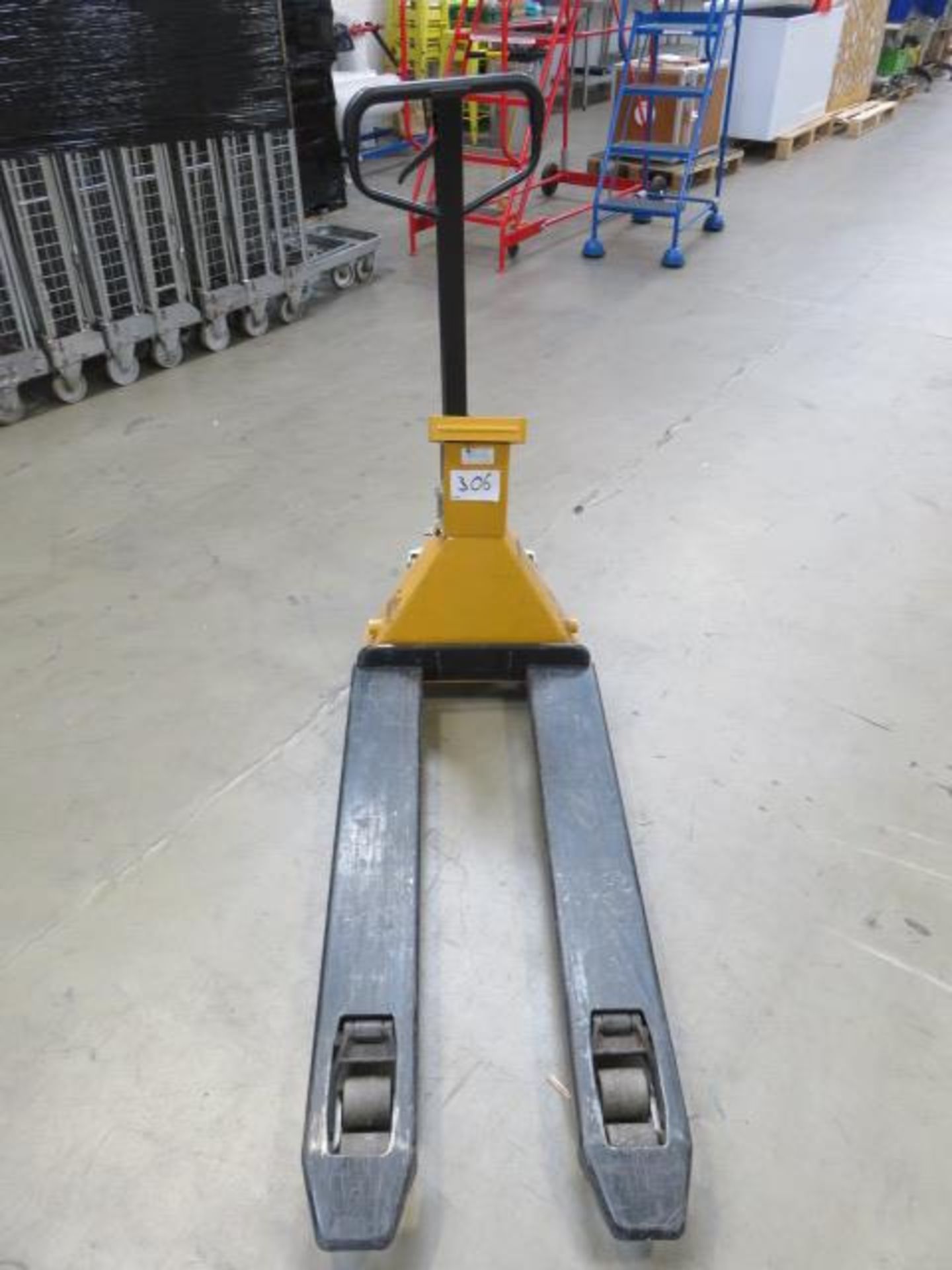 1, Hydraulic Pallet Truck with T15 Digital Scale and 2000kg Capacity
