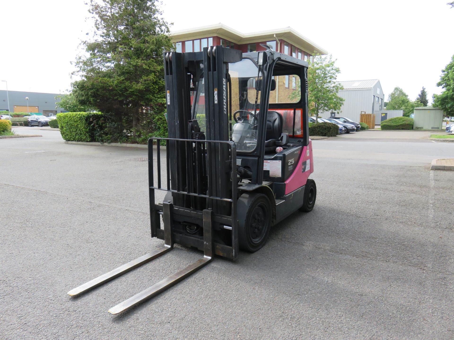 1, Doosan G2SE-5 Gas Powered Forklift Truck, Serial No. F6AO8-1710 (2012) with 2385kg Capacity and 4 - Image 5 of 7