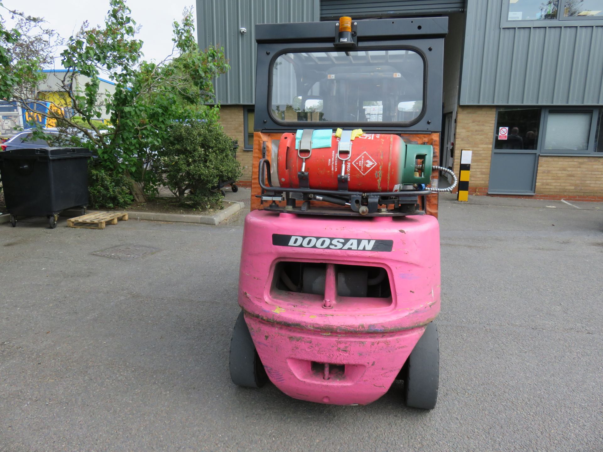 1, Doosan G2SE-5 Gas Powered Forklift Truck, Serial No. F6AO8-1710 (2012) with 2385kg Capacity and 4 - Image 3 of 7