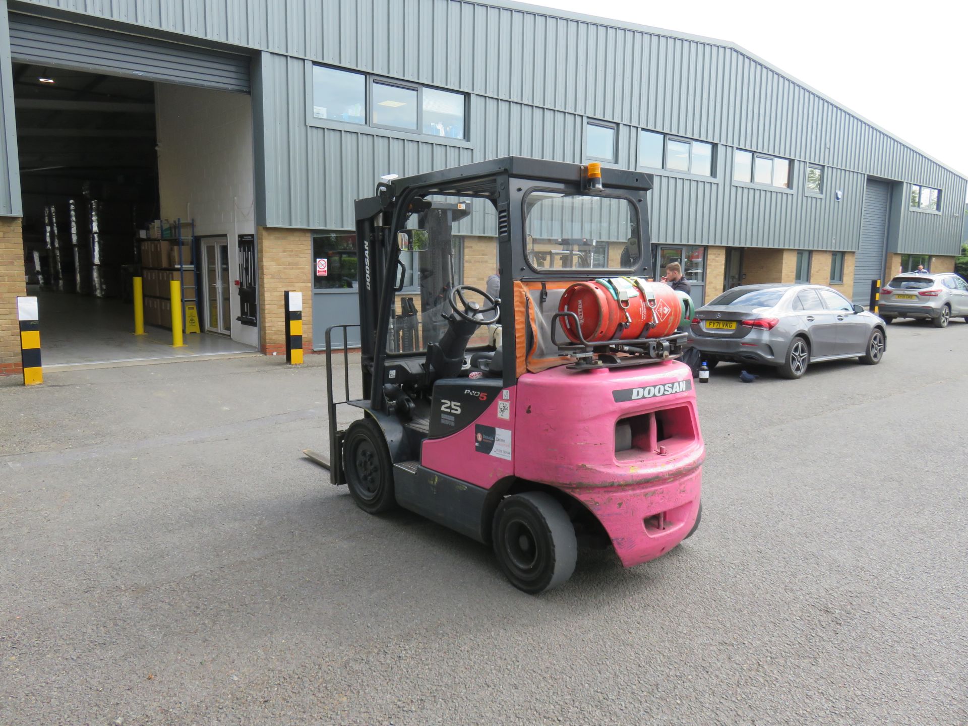 1, Doosan G2SE-5 Gas Powered Forklift Truck, Serial No. F6AO8-1710 (2012) with 2385kg Capacity and 4 - Image 4 of 7