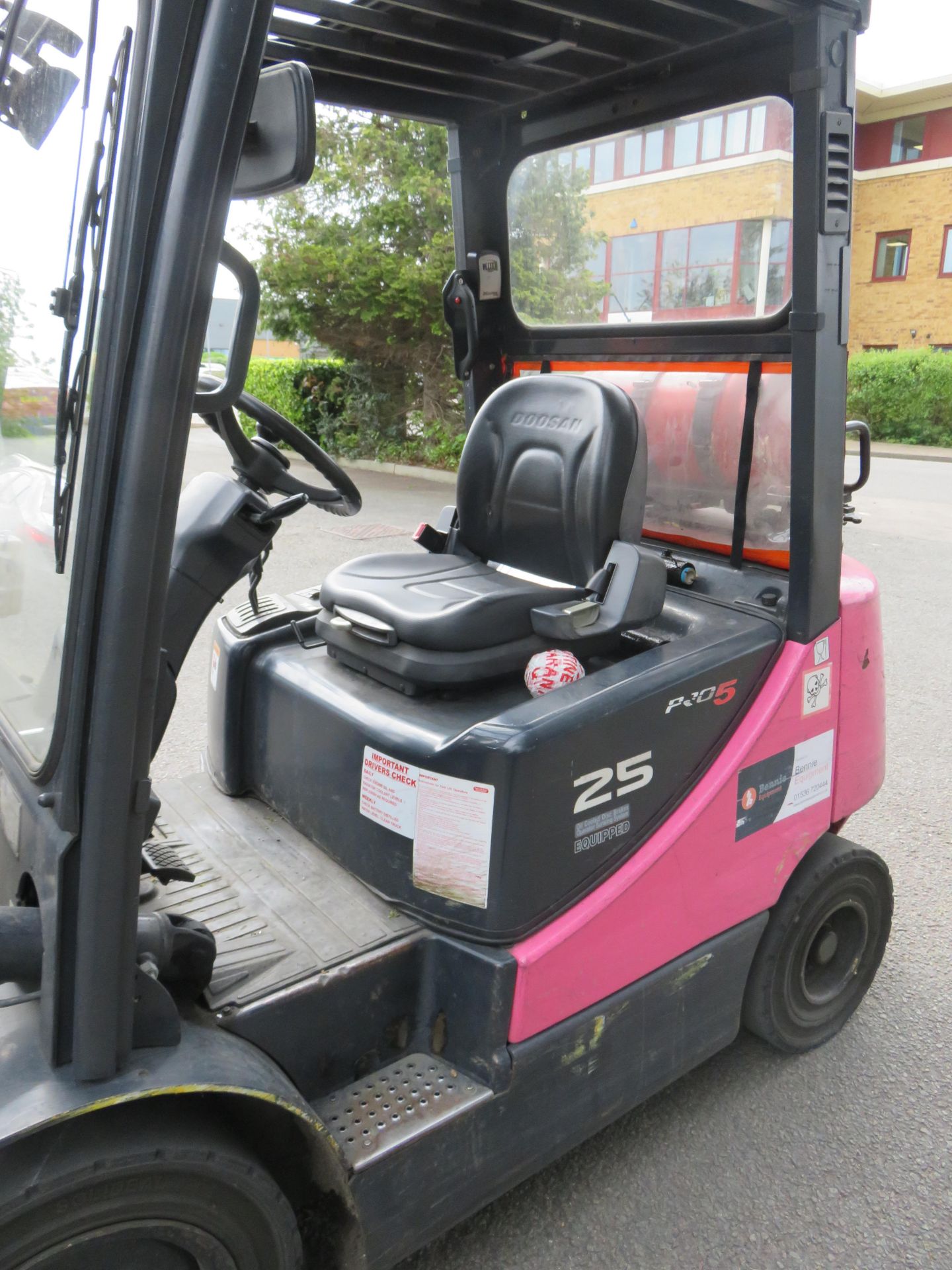 1, Doosan G2SE-5 Gas Powered Forklift Truck, Serial No. F6AO8-1710 (2012) with 2385kg Capacity and 4 - Image 6 of 7