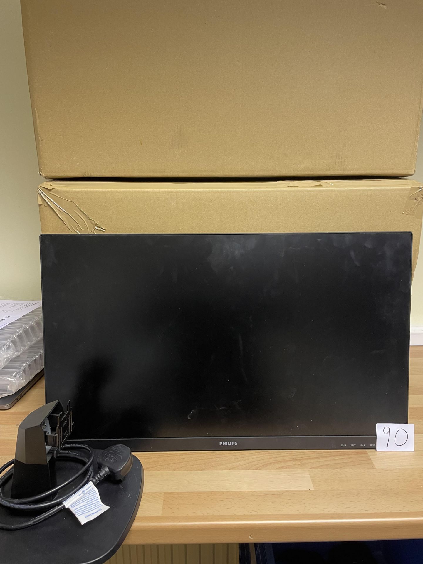 Philips, 273V7Q Monitor, Comes in box with plugs and stand, slight cosmetic wear, Serial Number UK0