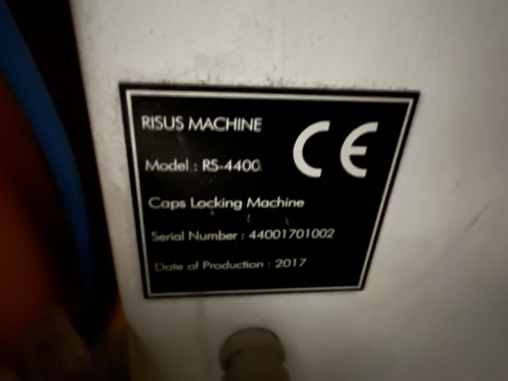 Risus RS-4400 Caps Locking Machine (2017) - Image 2 of 4