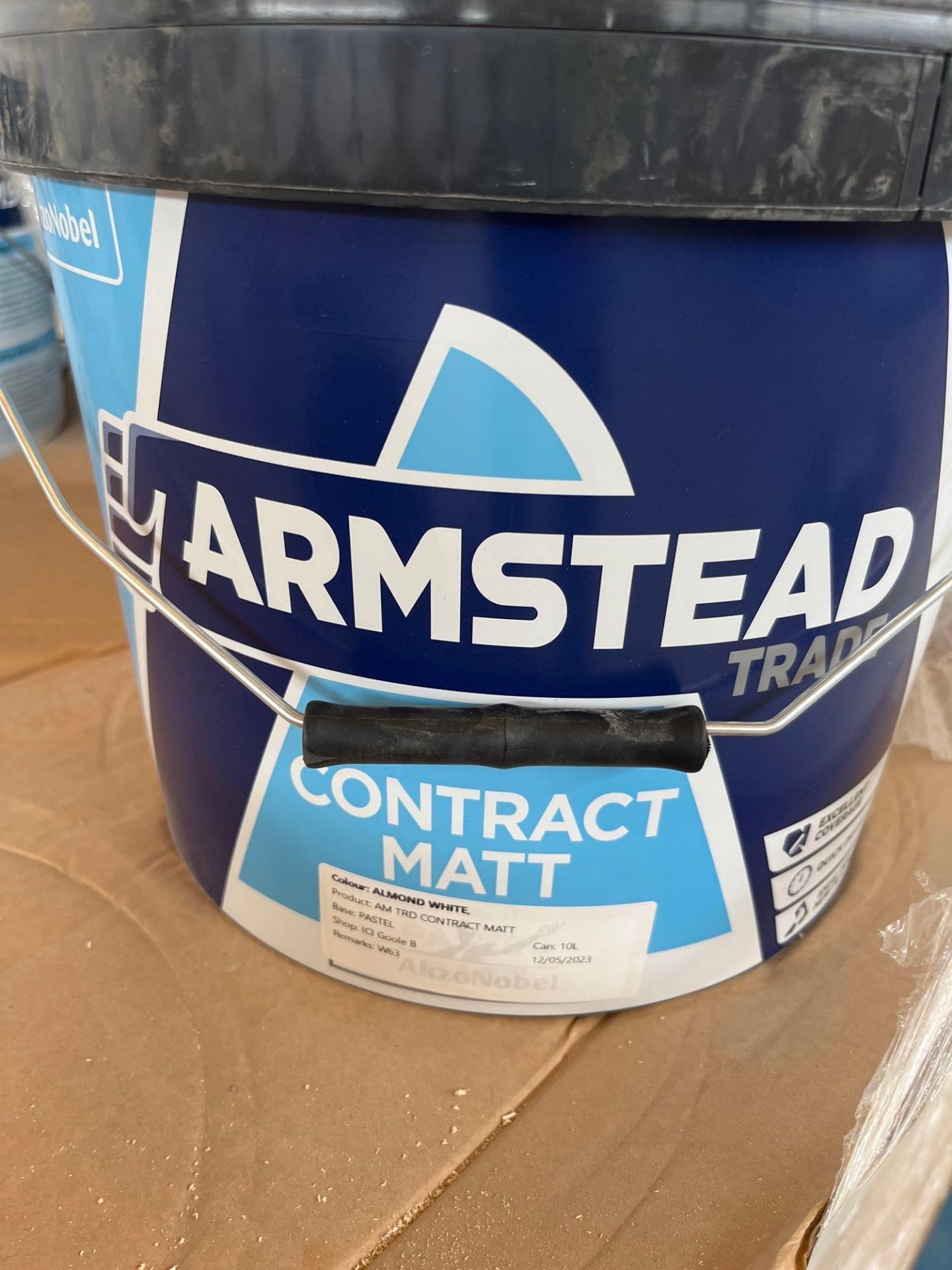 38 10L Tubs of Armstead Contract Matt Emulsion - Image 2 of 3