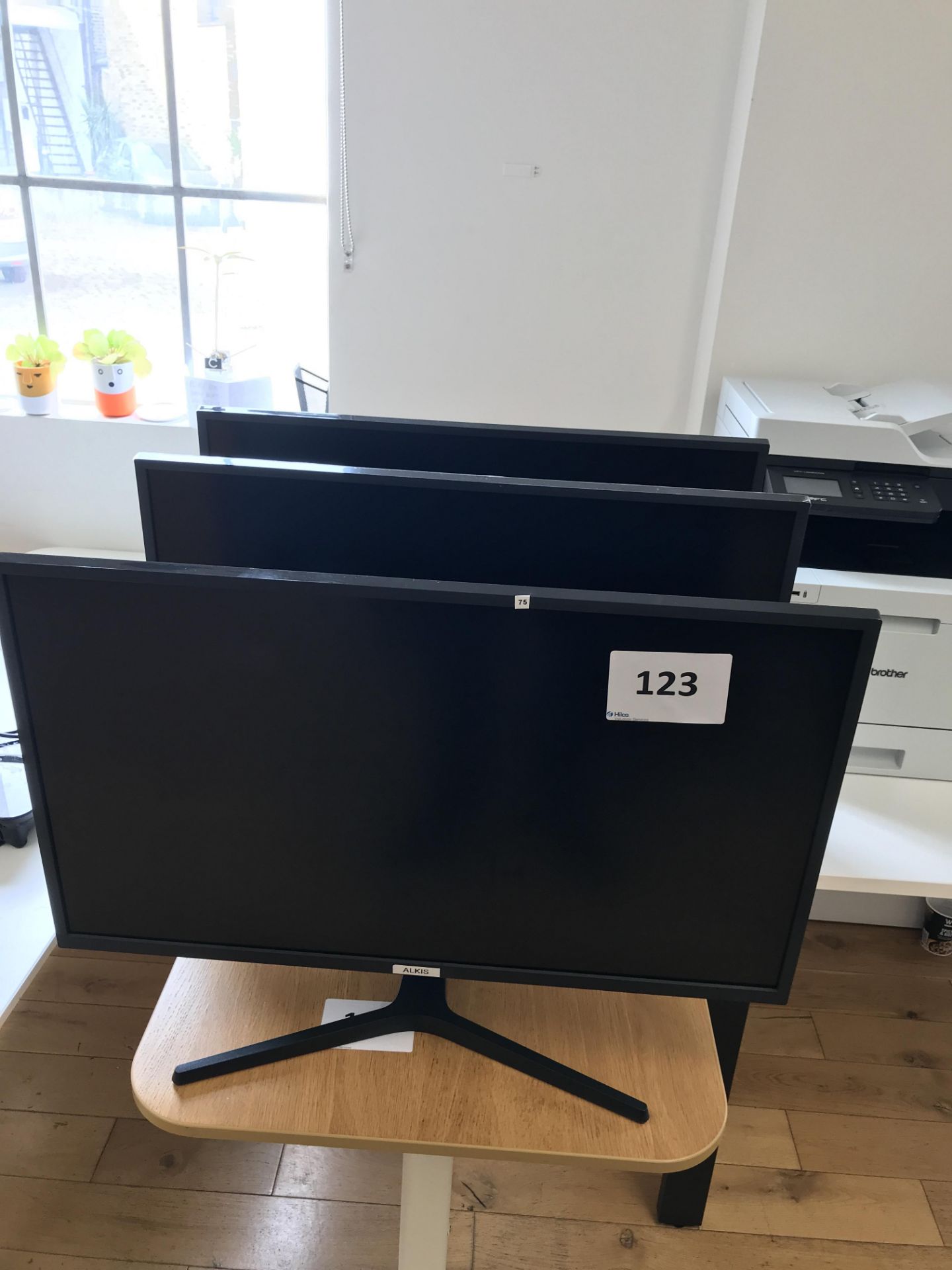 3, Samsung U32J590UQU 32in Monitors As Lotted