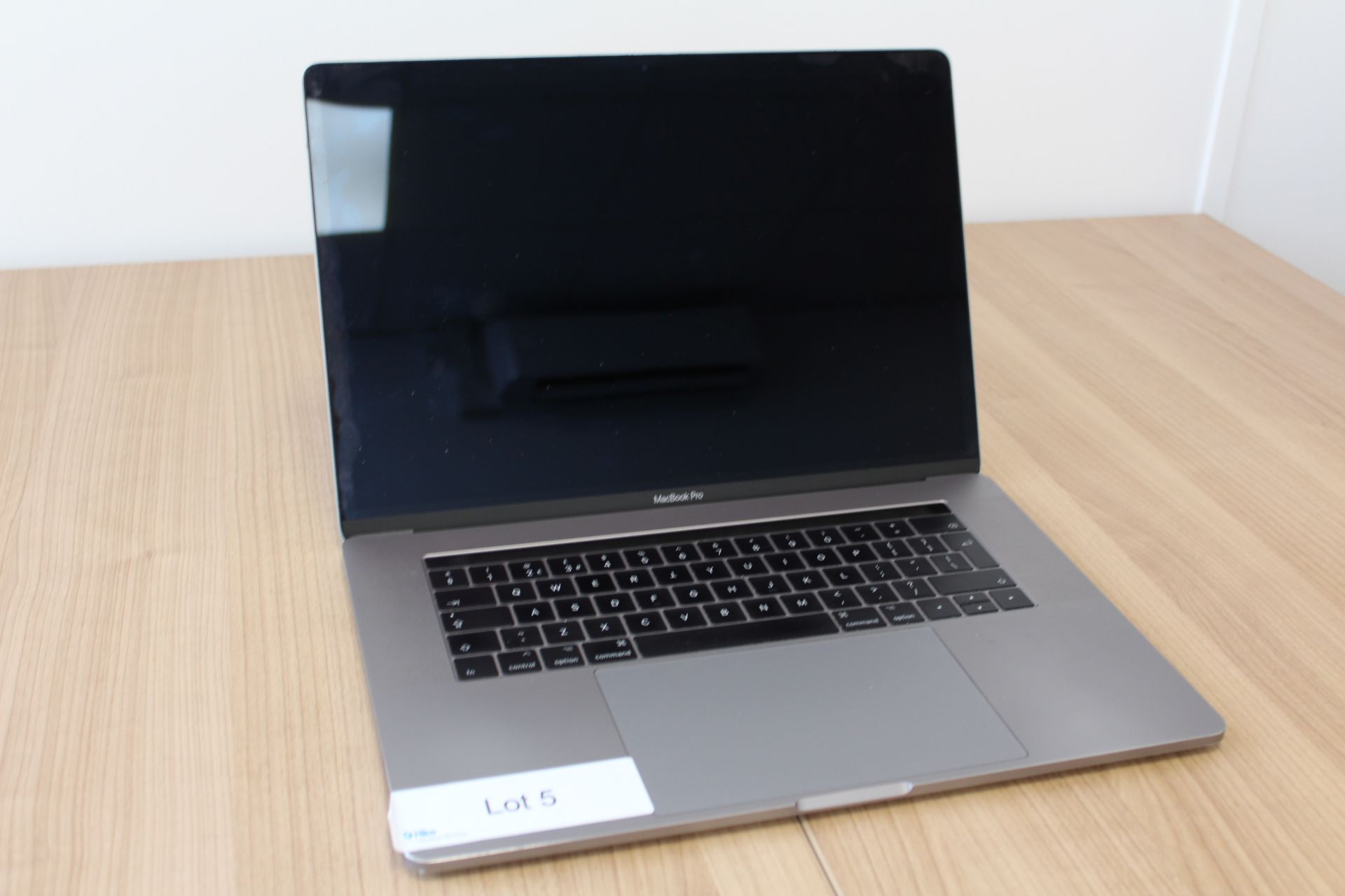 Apple MacBook Pro A1707 Laptop Computer, No Charger, s/n C02VLBVYHTD5