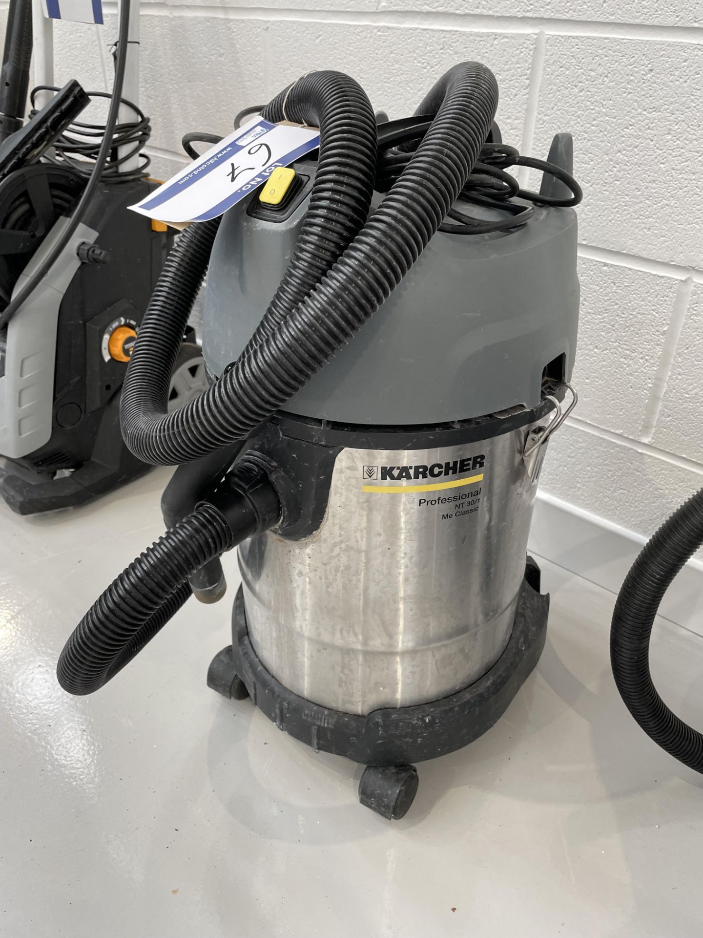 Karcher Professional NT 30/1 Vacuum Cleaner - Image 2 of 2