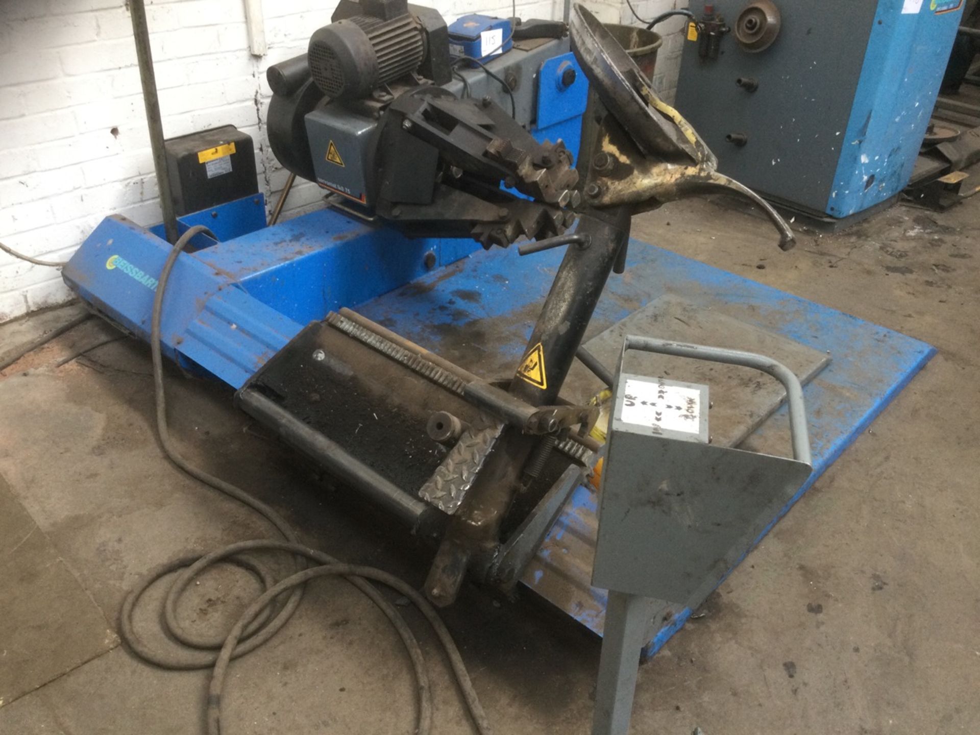 Beissbarth Type Servomat MS 75 Commercial Tyre Changing Machine, c/w With Electric Tyre Groove Cutte