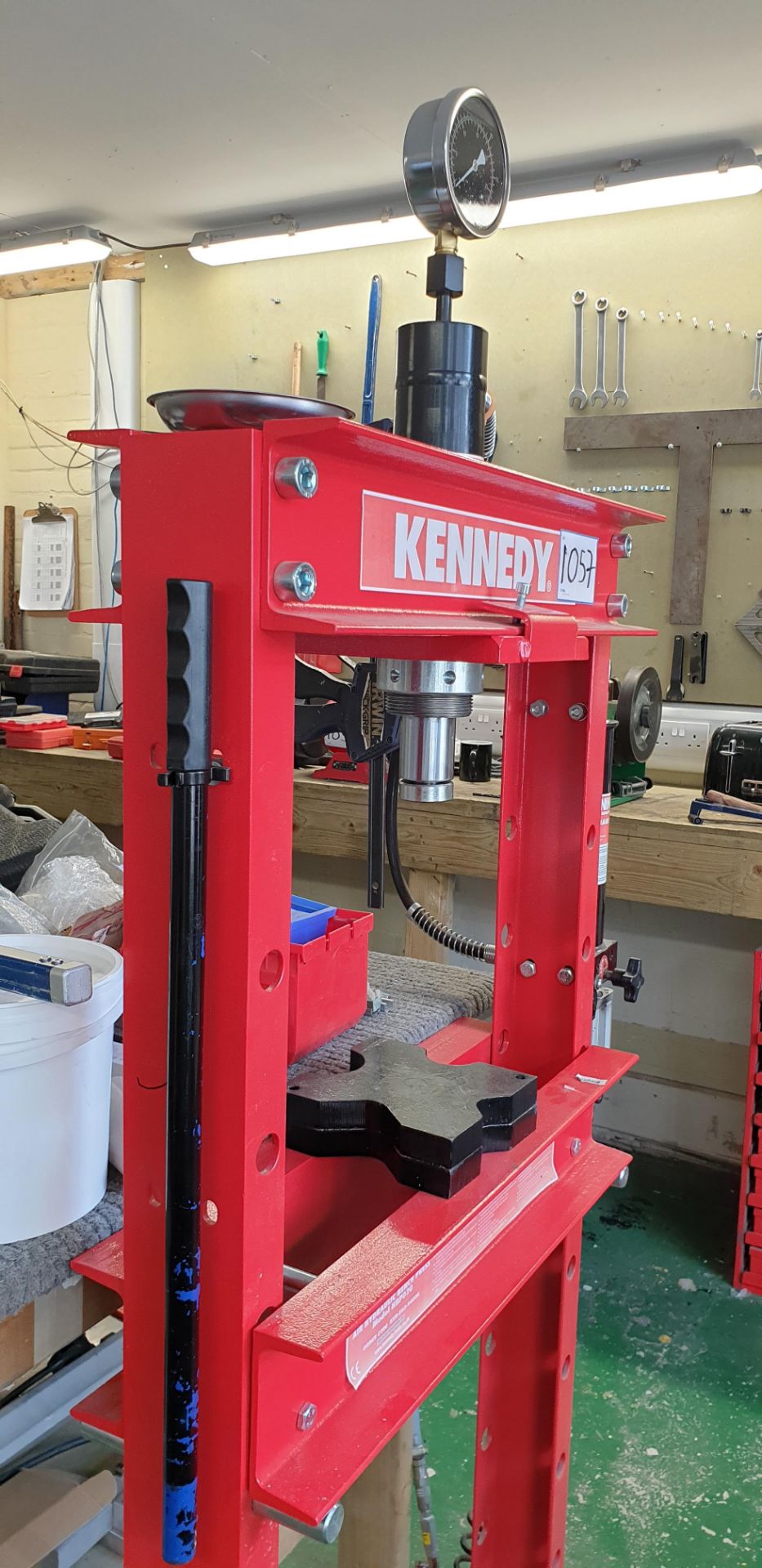 1: Kennedy HBP020 20 Tonne Air Hydraulic Bench Press, Serial Number: KEN-503-9480K - Image 3 of 3