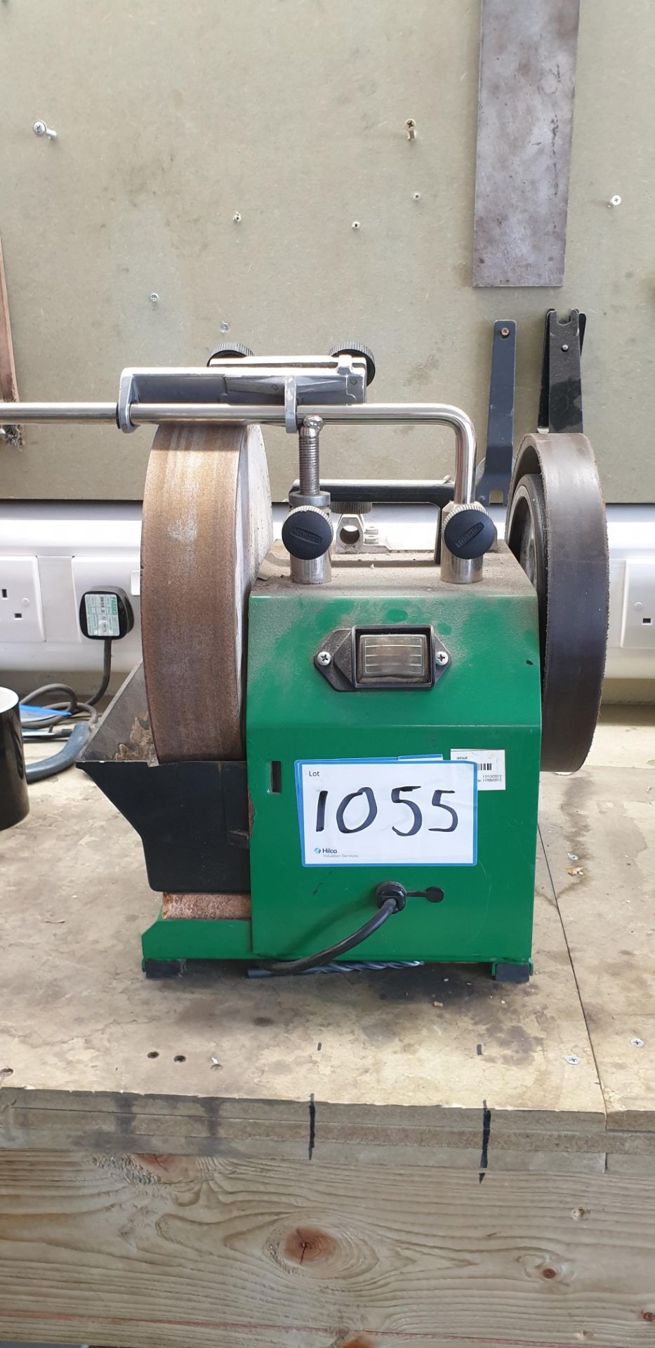 1: Tormek 2000 Water Cooled Sharpening Machine for Edge Tools