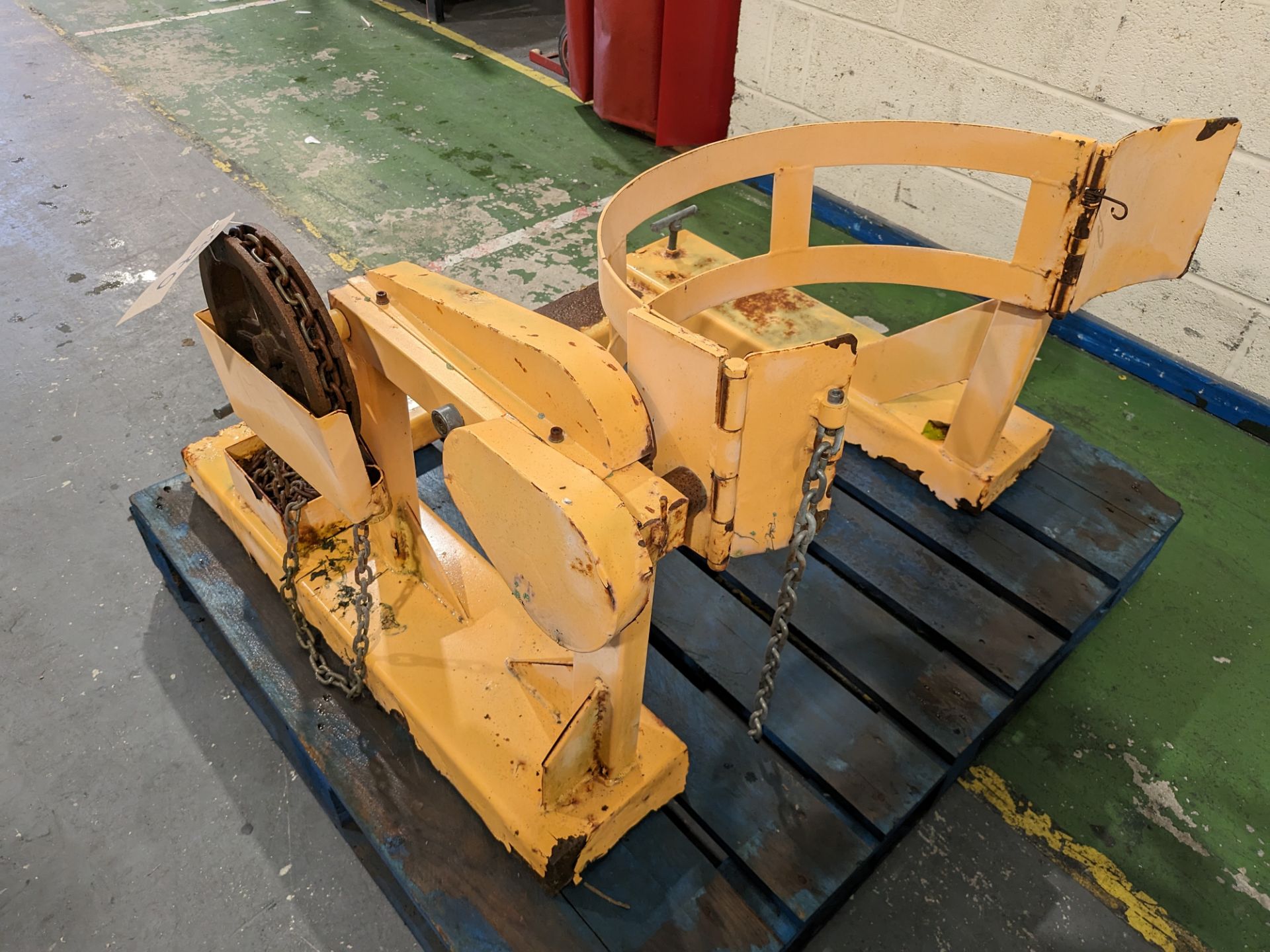 1: HK285 Forklift drum carrying/tilting attatchment