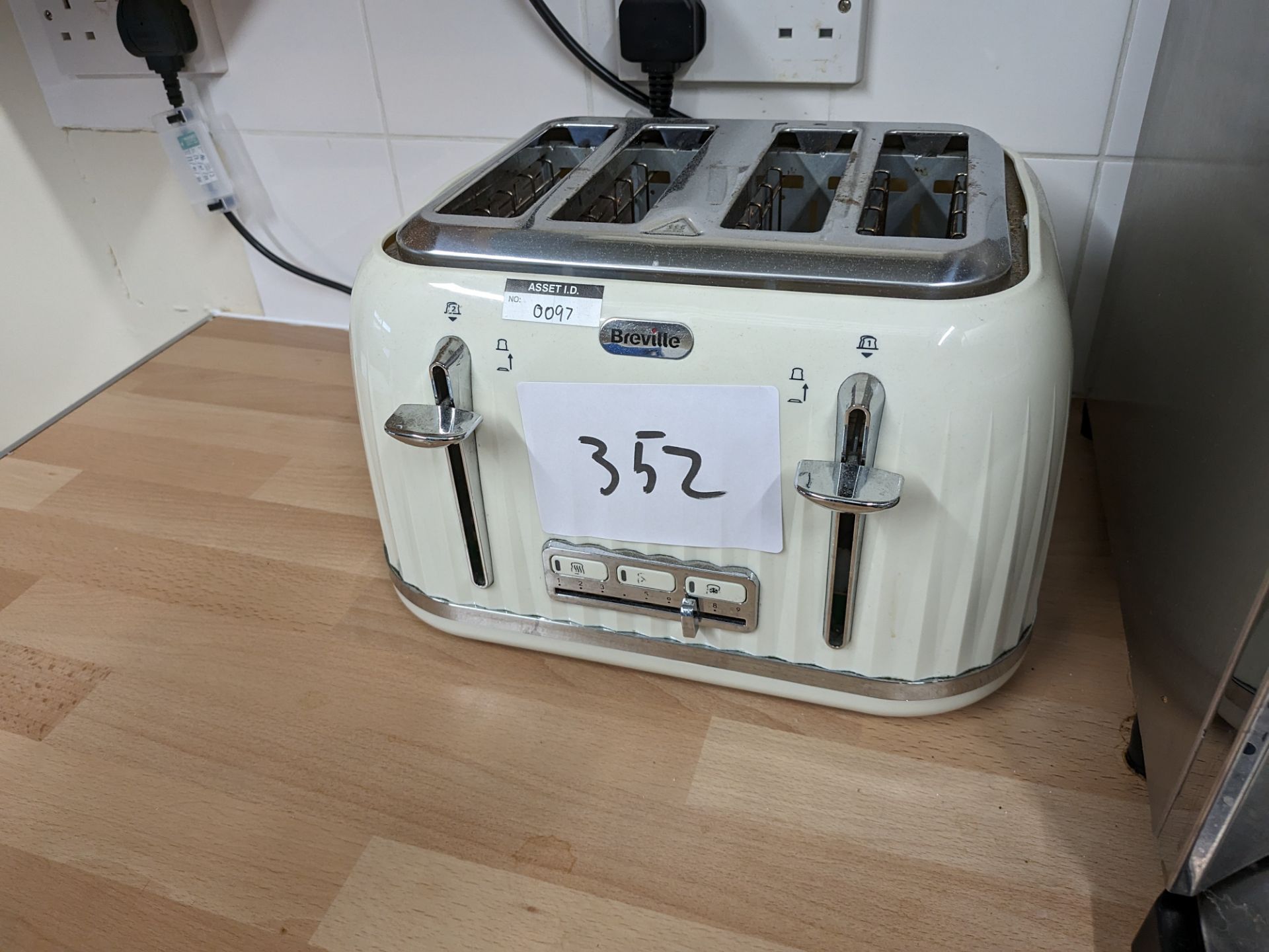 1: Breville 4-slice toaster