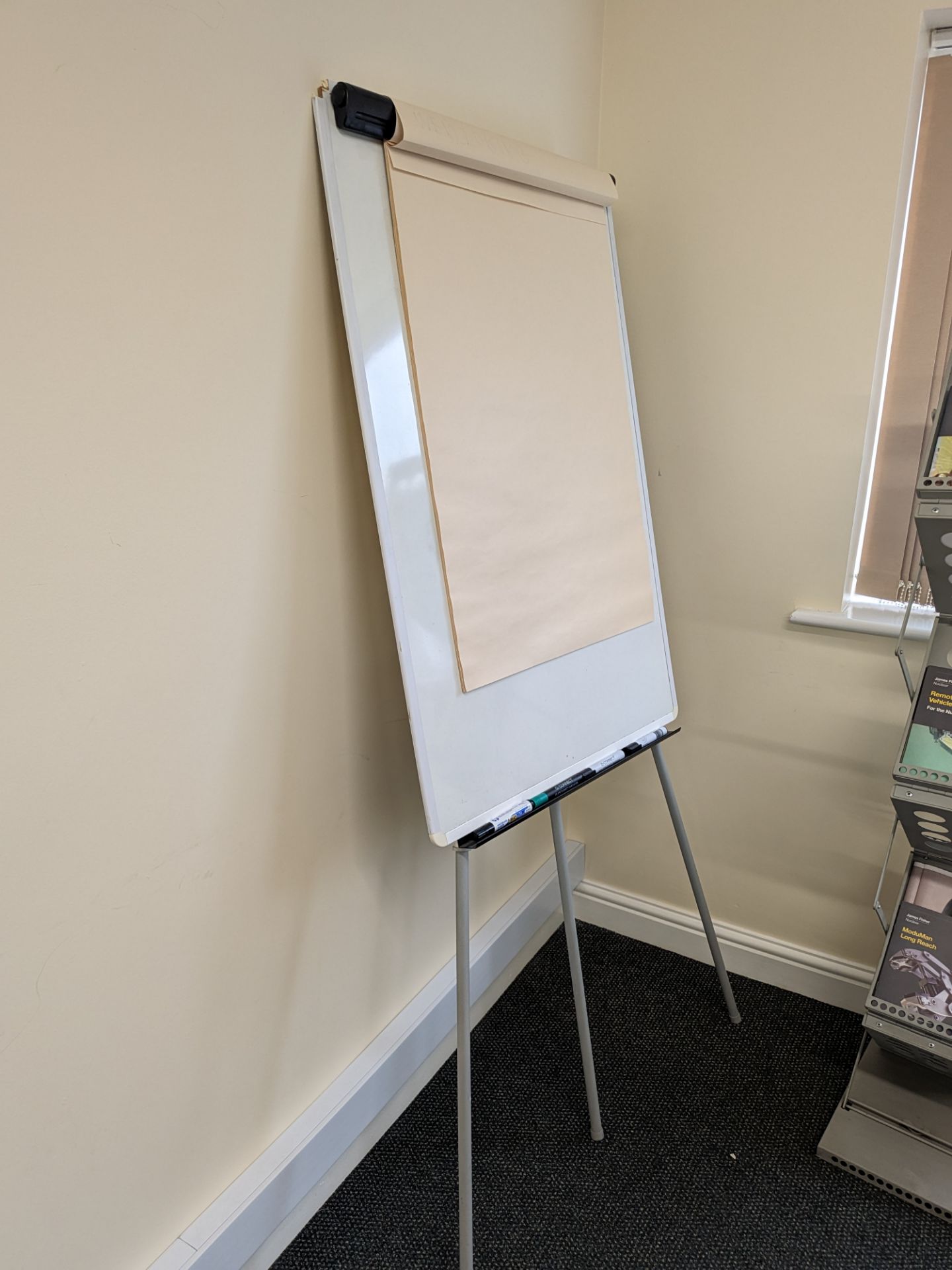 1: Flip chart stand