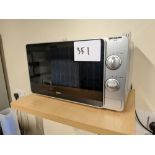 1: Igenix Microwave oven