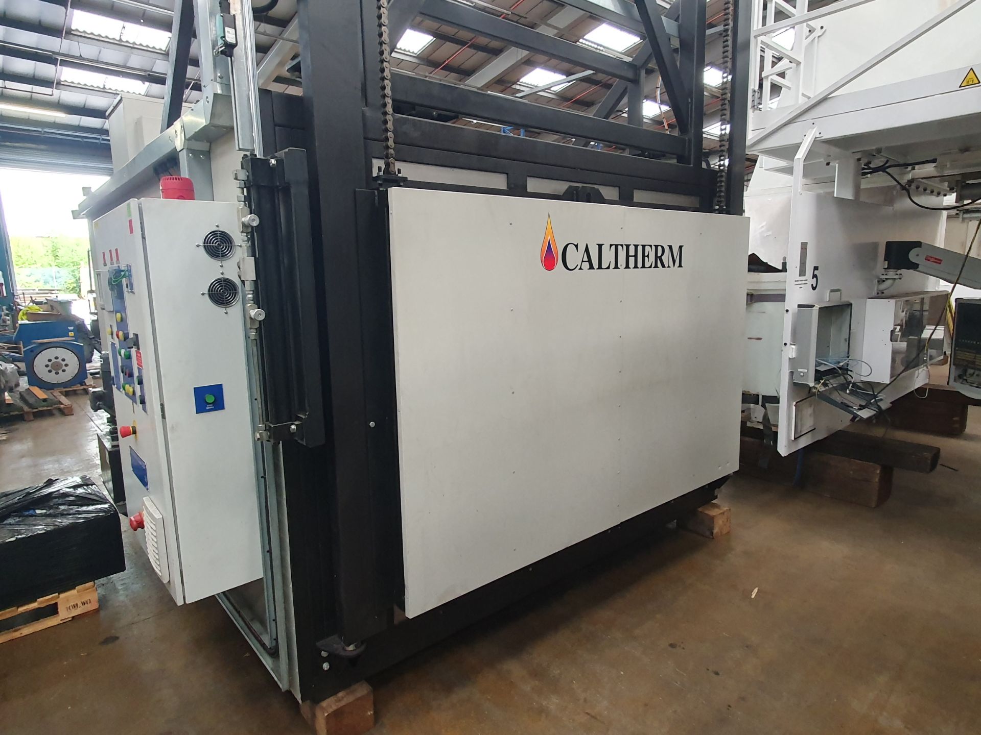 Caltherm freestanding medium sized gas fired box oven - Image 2 of 15