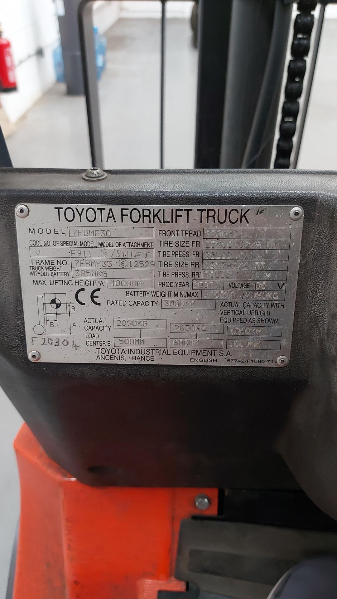 Toyota 7FBMF30 Electric Forklift Truck. NON RUNNER. - Image 2 of 2