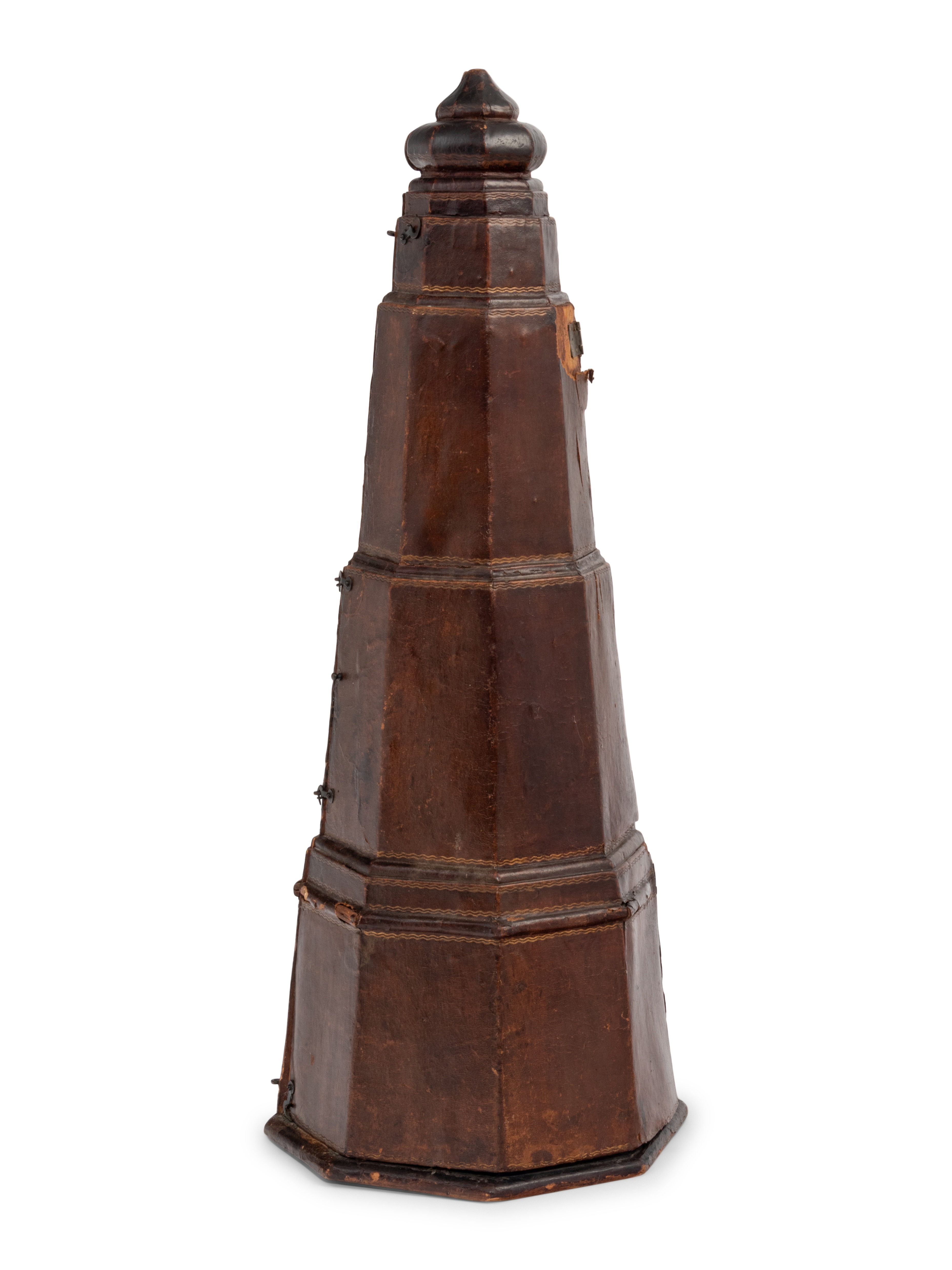 A Chinese Export Black and Gilt Lacquer Pagoda-Form Stacking Container - Image 7 of 9