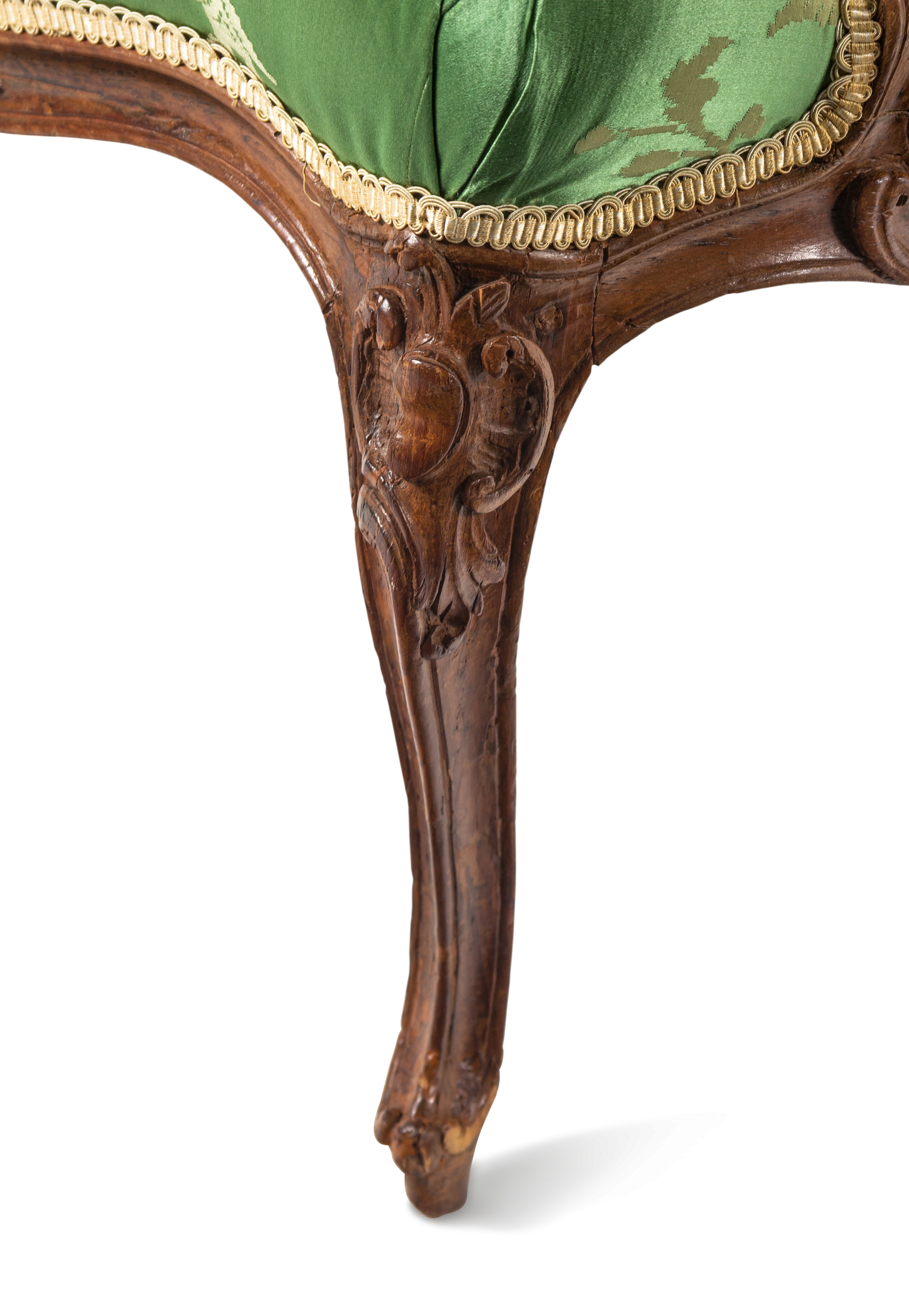 A Pair of Louis XV Beechwood Fauteuils - Image 6 of 10