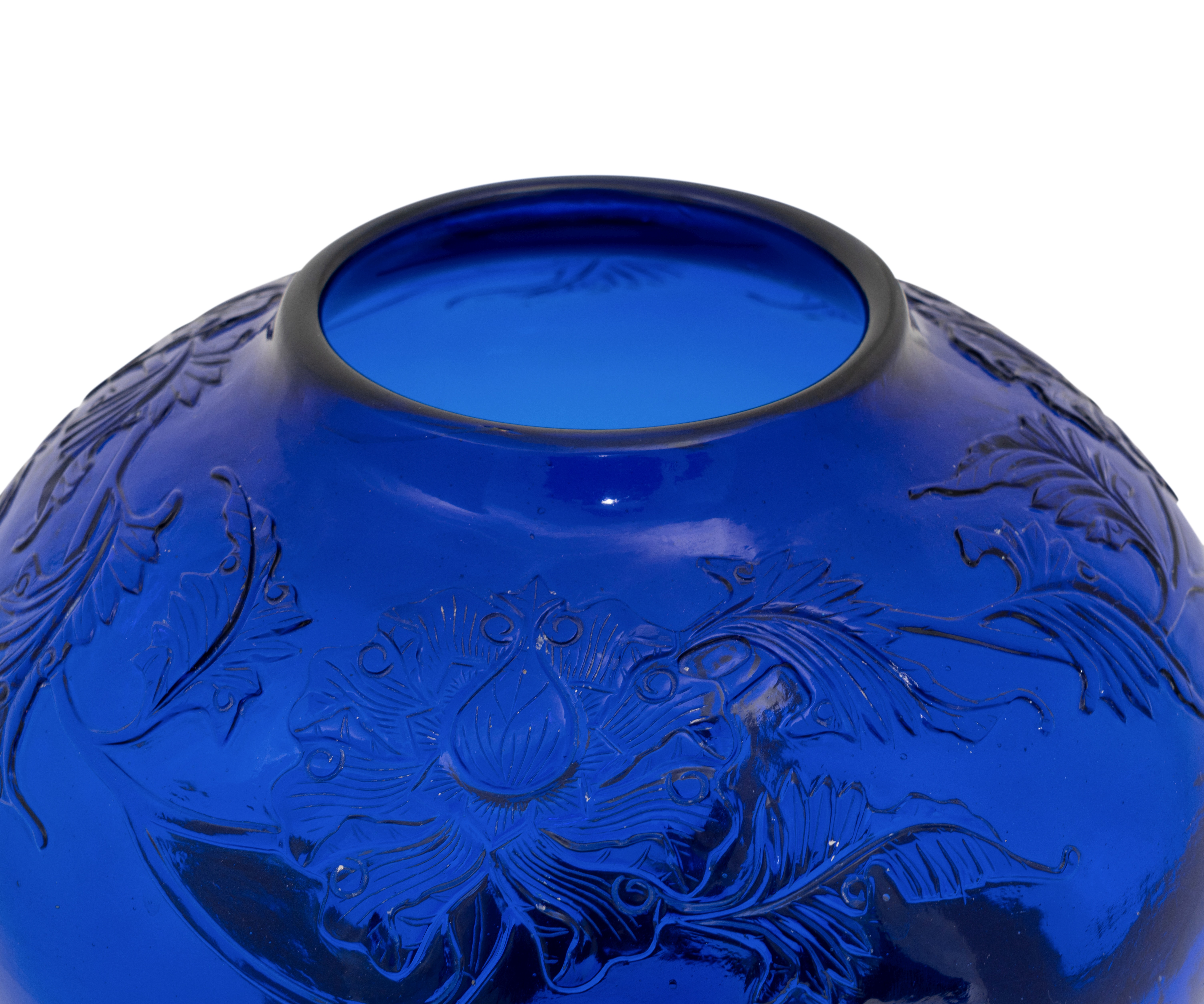 A Chinese Peking Blue Glass Vase - Image 4 of 6