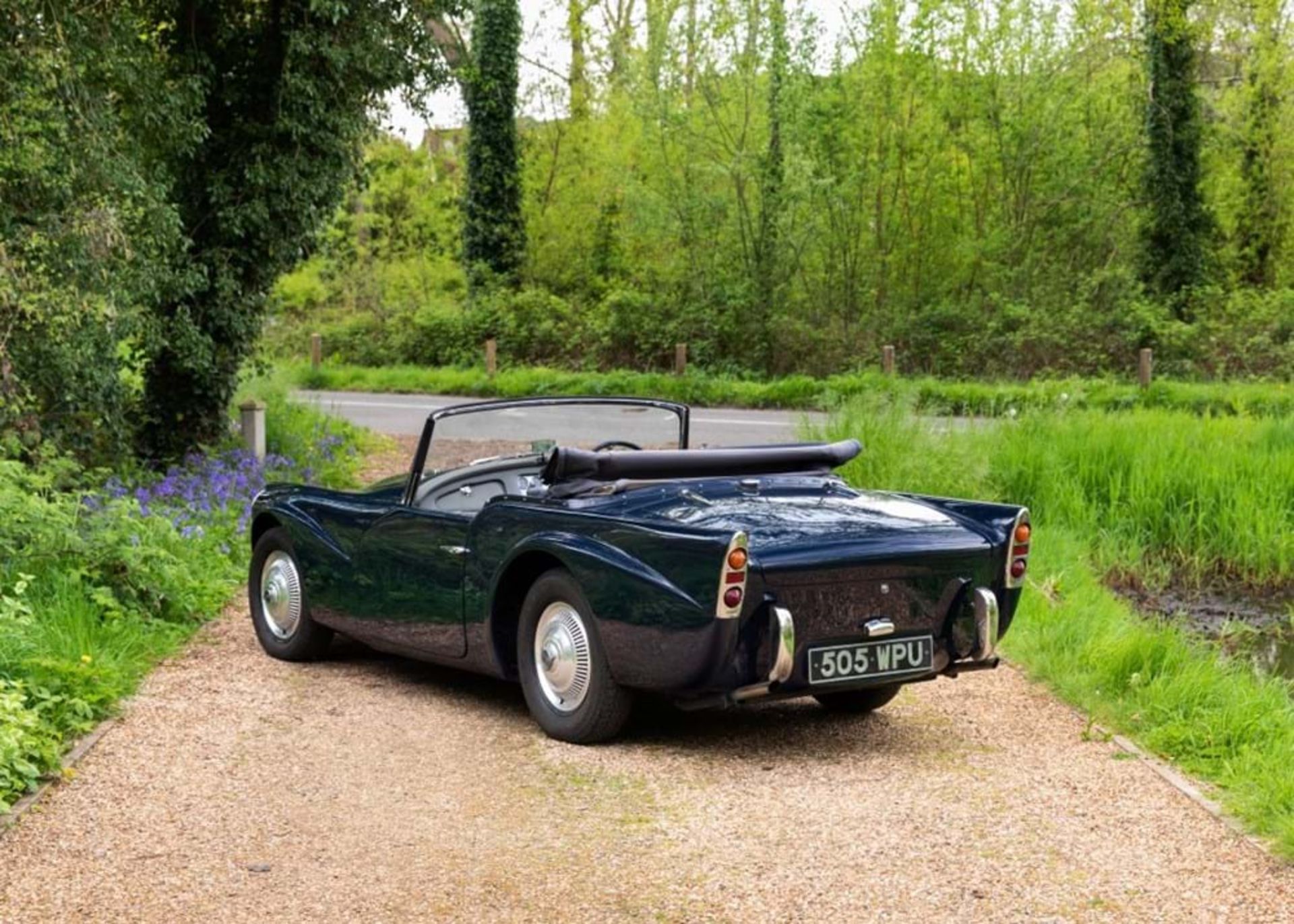 Lot 138 - 1961 Daimler SP250 Dart ‘B’ Specification - Image 3 of 10