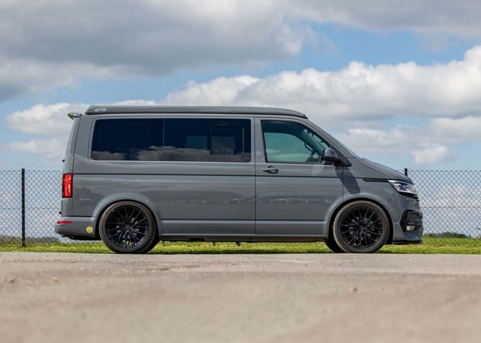 2021 Volkswagen Transporter T30 Highline Camper - Image 3 of 10