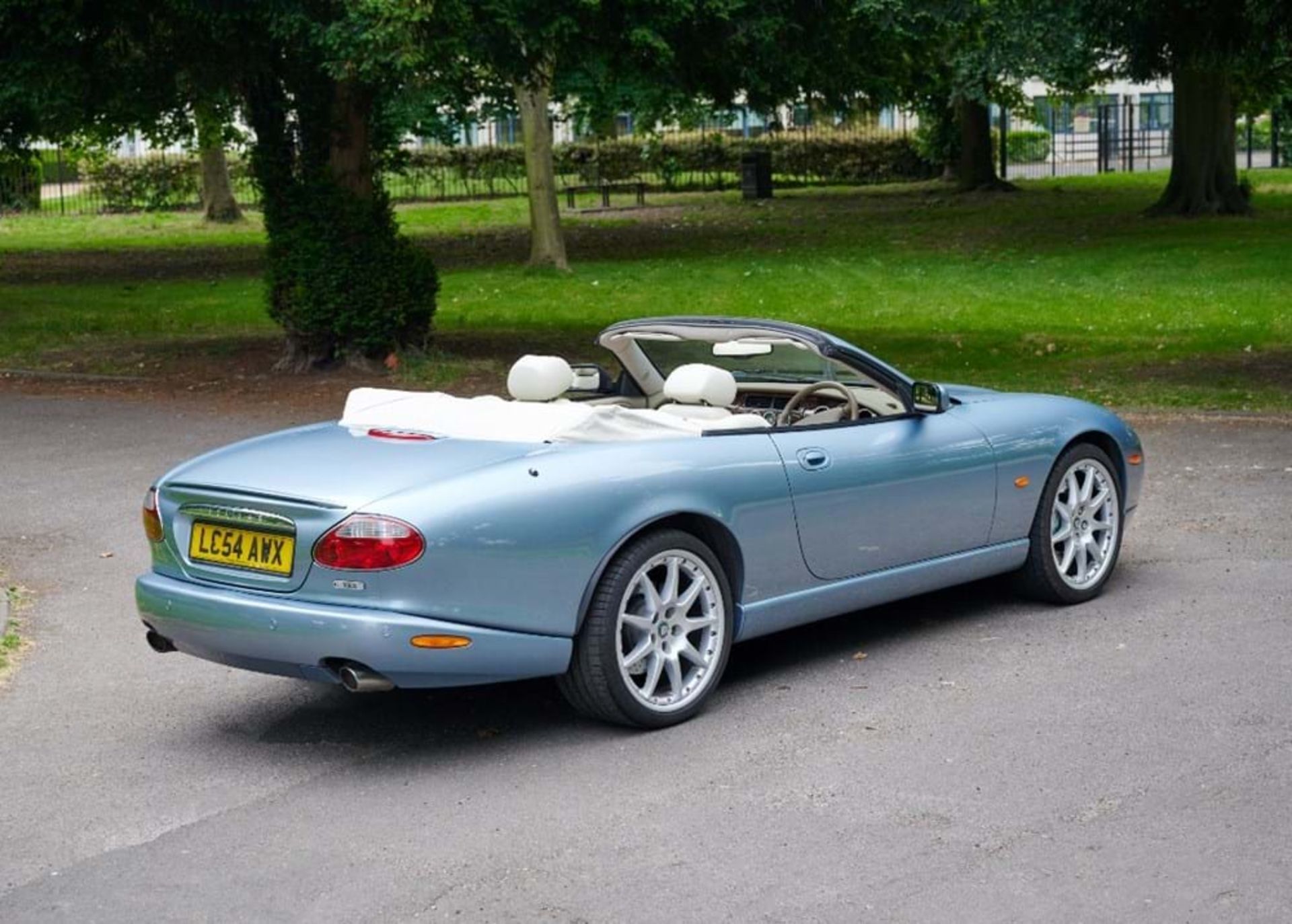 2004 Jaguar XK8 Convertible - Image 5 of 10