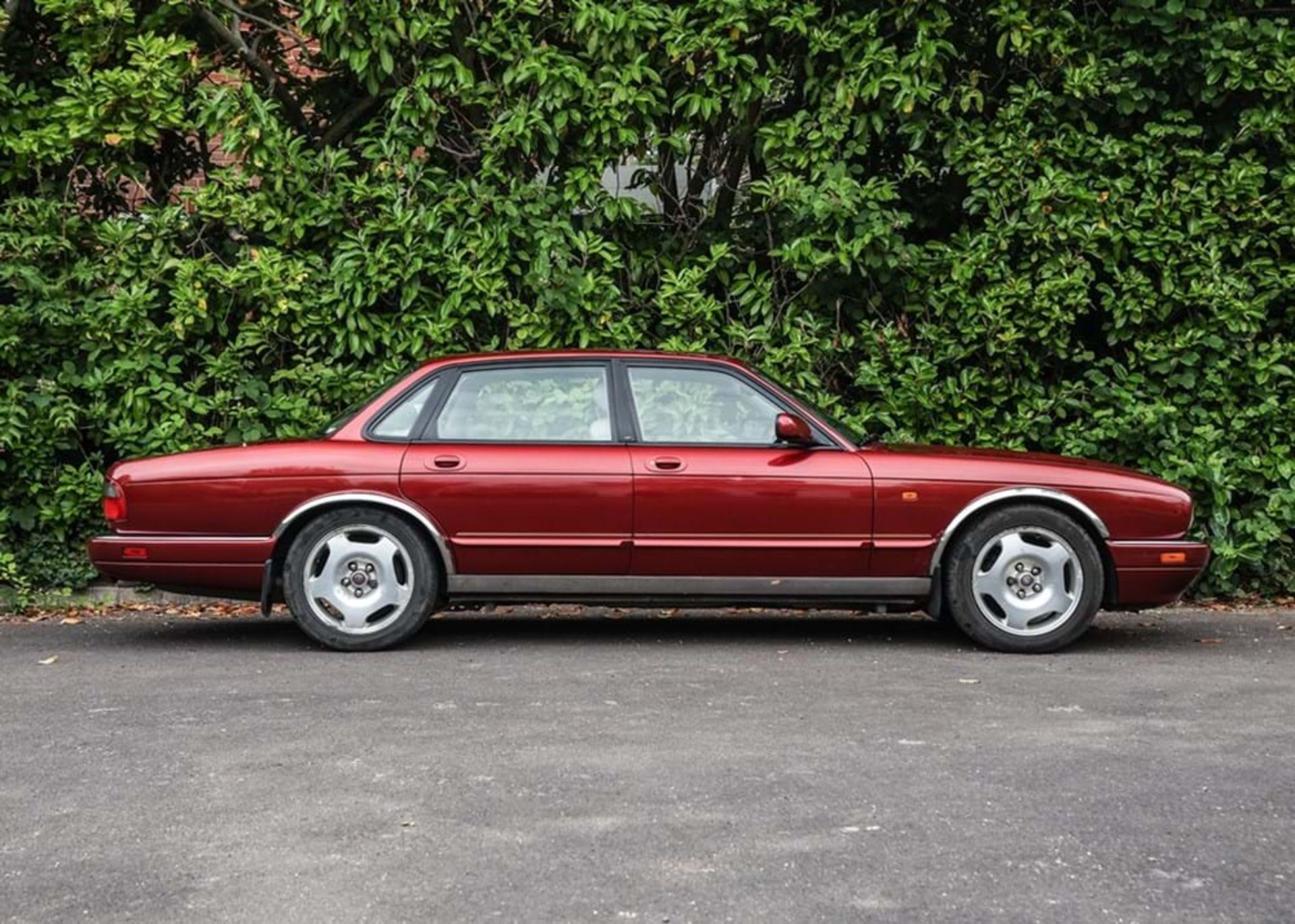 1994 Jaguar XJR - Image 9 of 10