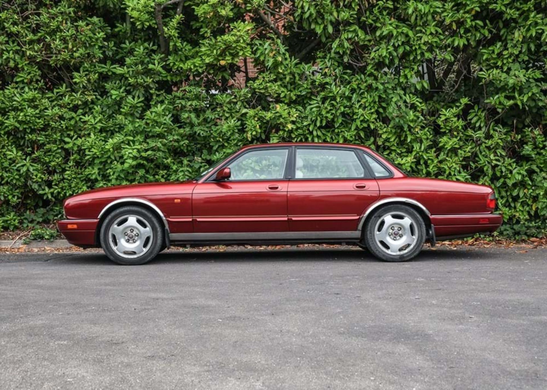 1994 Jaguar XJR - Image 2 of 10