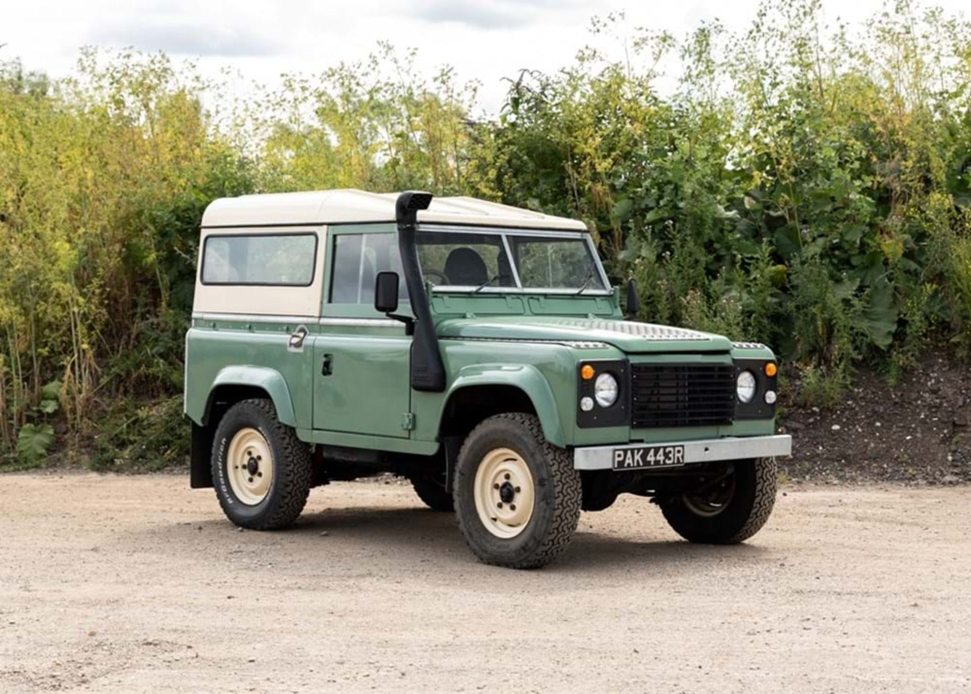 1977 Land Rover 88"