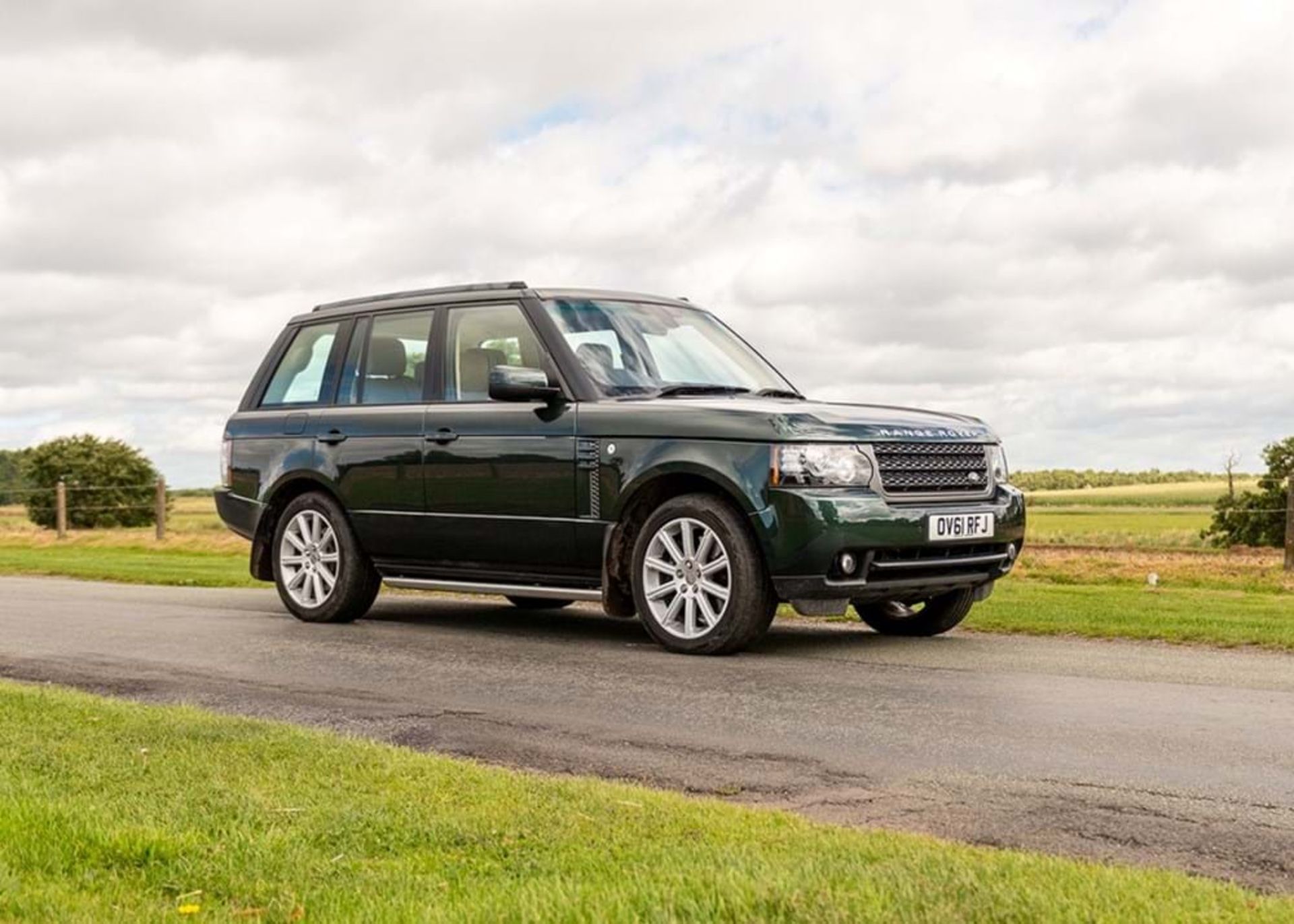 2011 Range Rover Vogue SE Believed To Be Ex-Royal Fleet