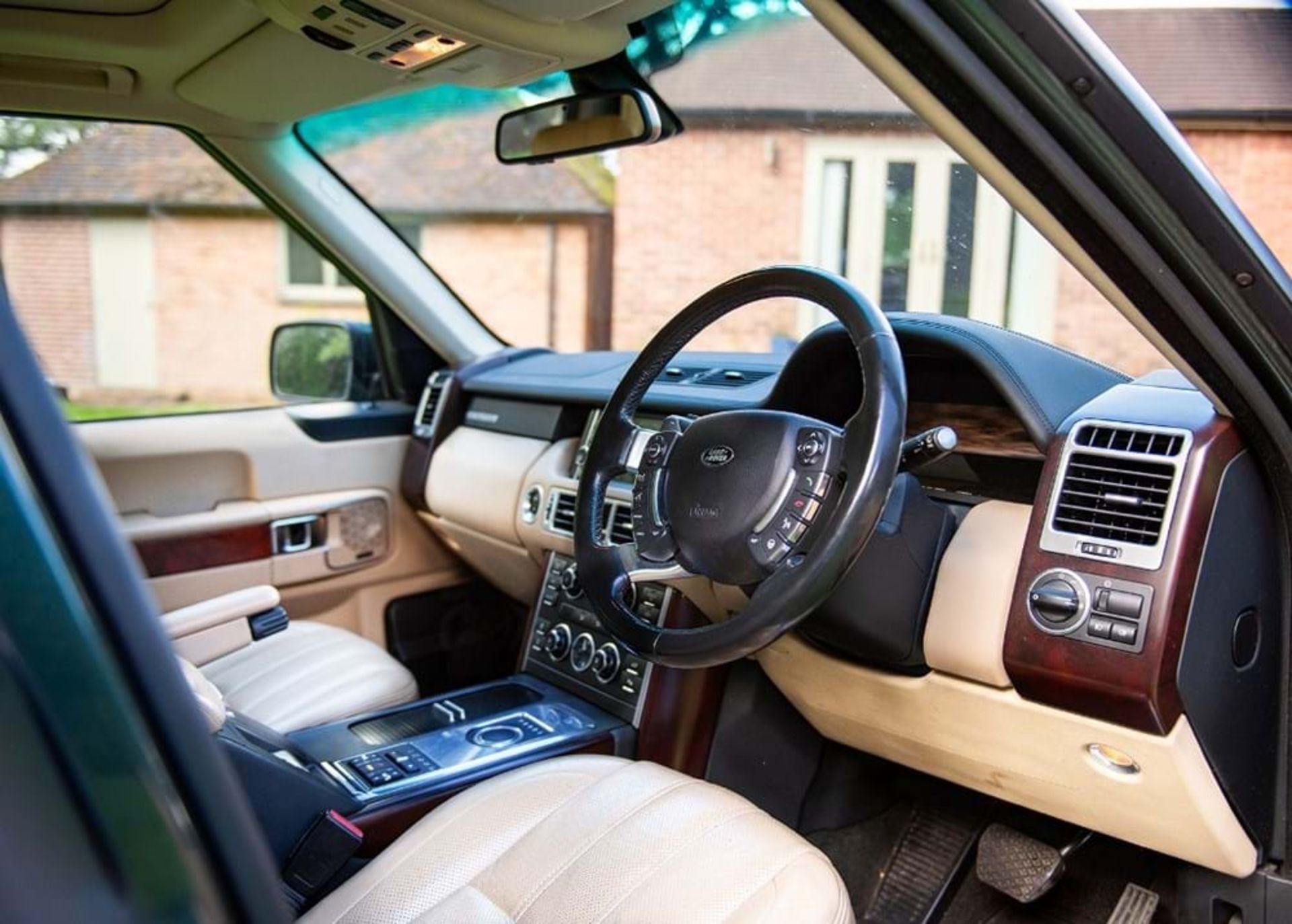 2011 Range Rover Vogue SE Believed To Be Ex-Royal Fleet - Image 8 of 10