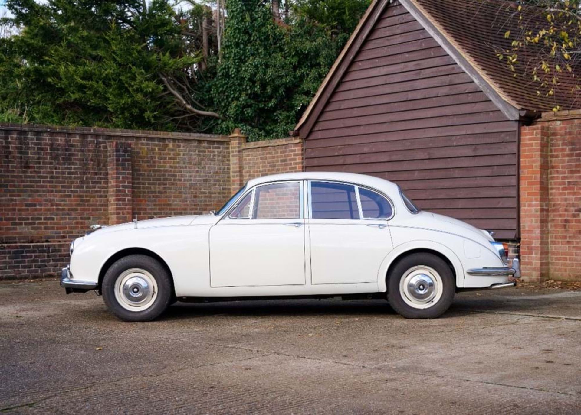 1967 Jaguar Mk. II (2.4 litre) - Image 2 of 10