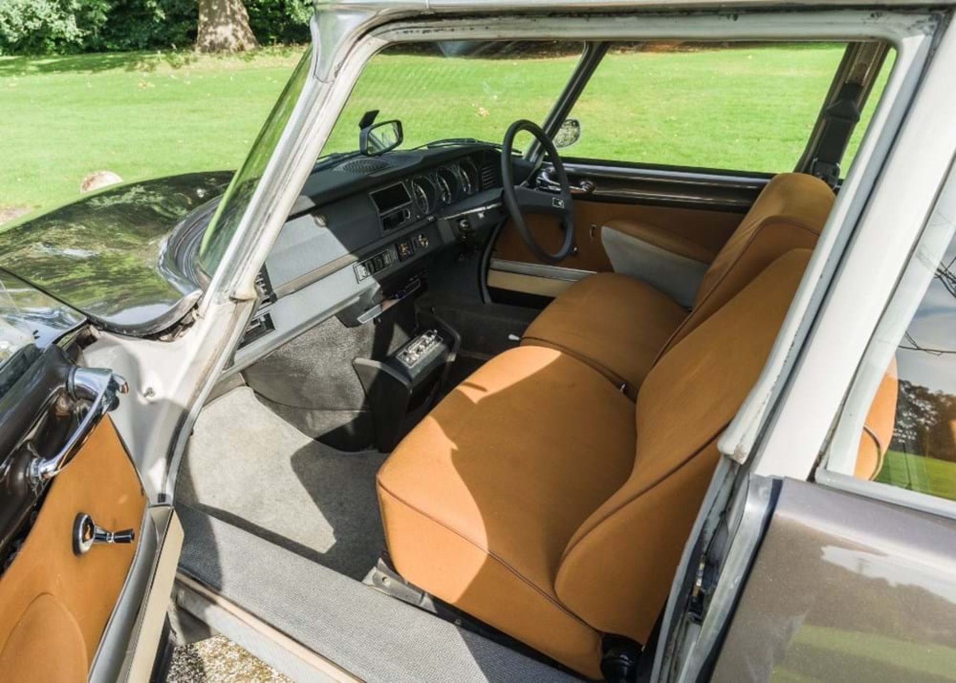 1974 Citroën DS 23 Safari Seven Seat - Image 4 of 10